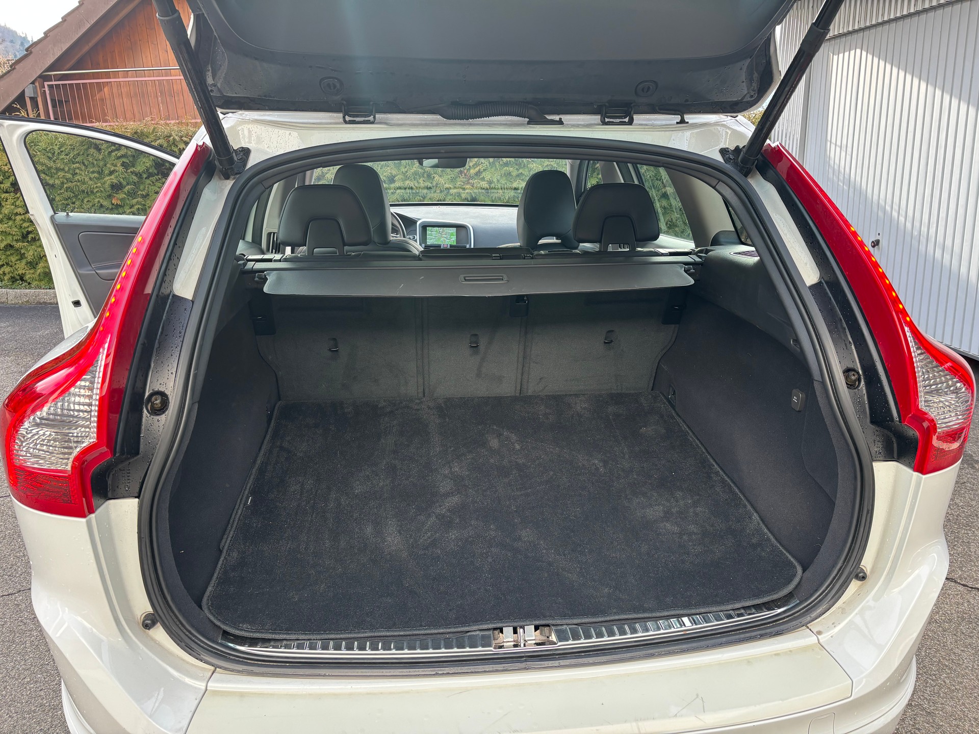 VOLVO XC60 D5 AWD Summum Geartronic Polestare-image-11