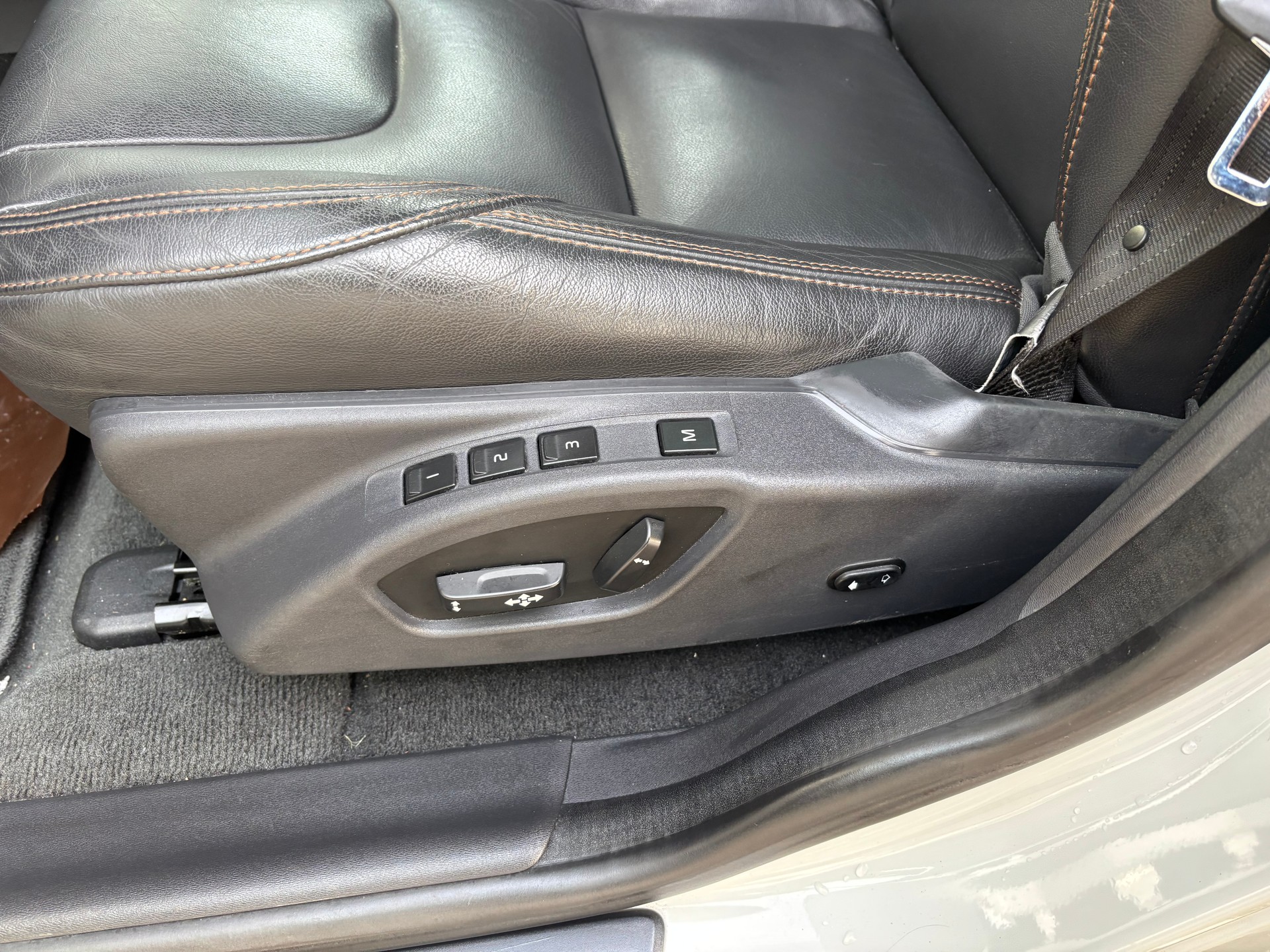VOLVO XC60 D5 AWD Summum Geartronic Polestare-image-9