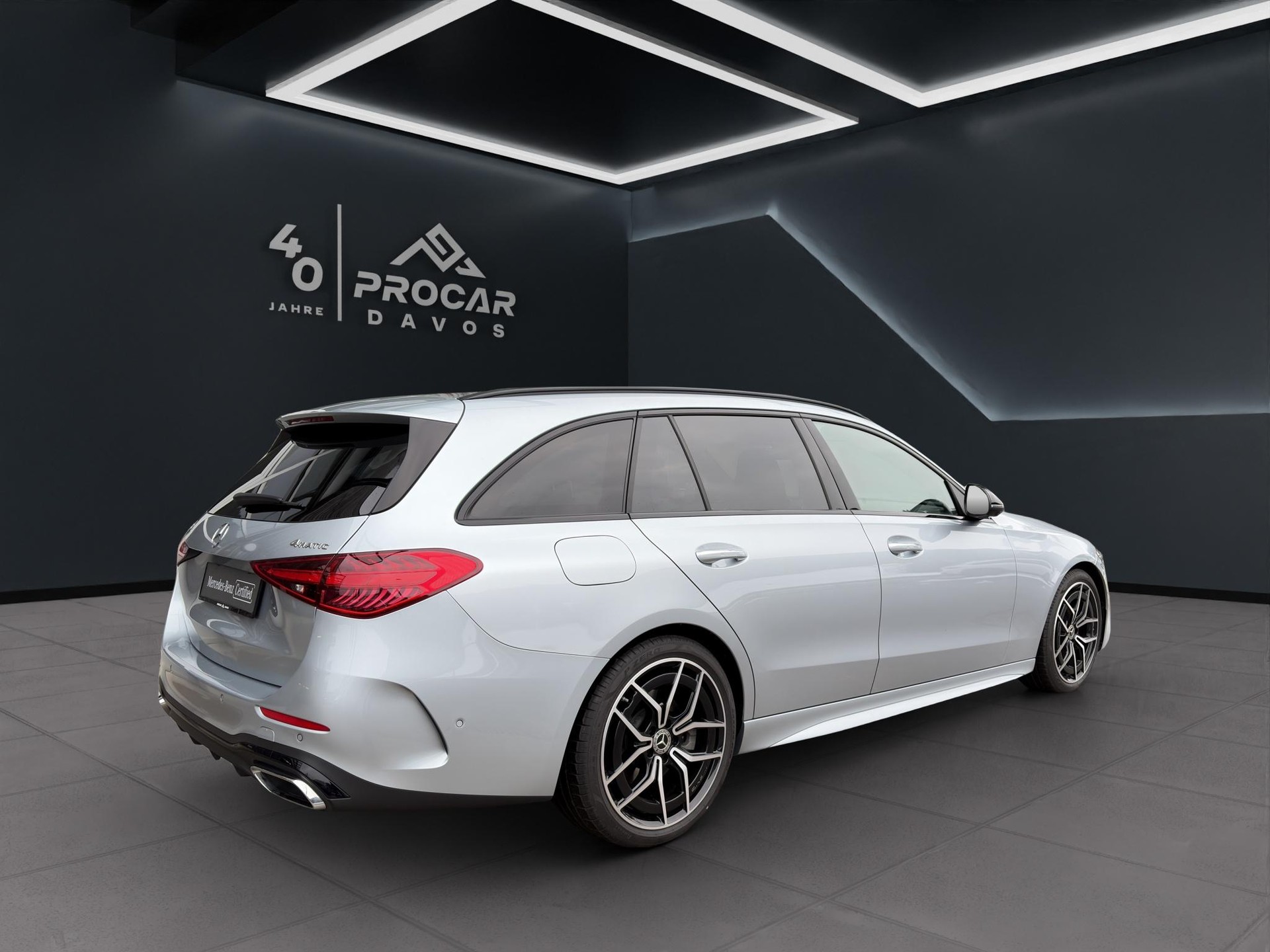 MERCEDES-BENZ C 220 d AMG Line 4matic Kombi-showroom-element-3