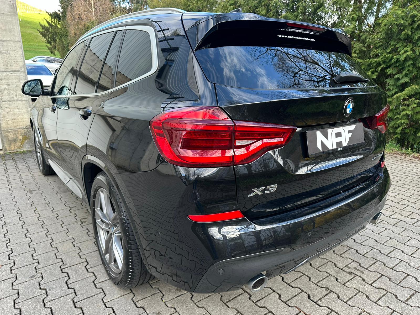 BMW X3 xDrive 20d Individual M Sport Steptronic-showroom-element-2