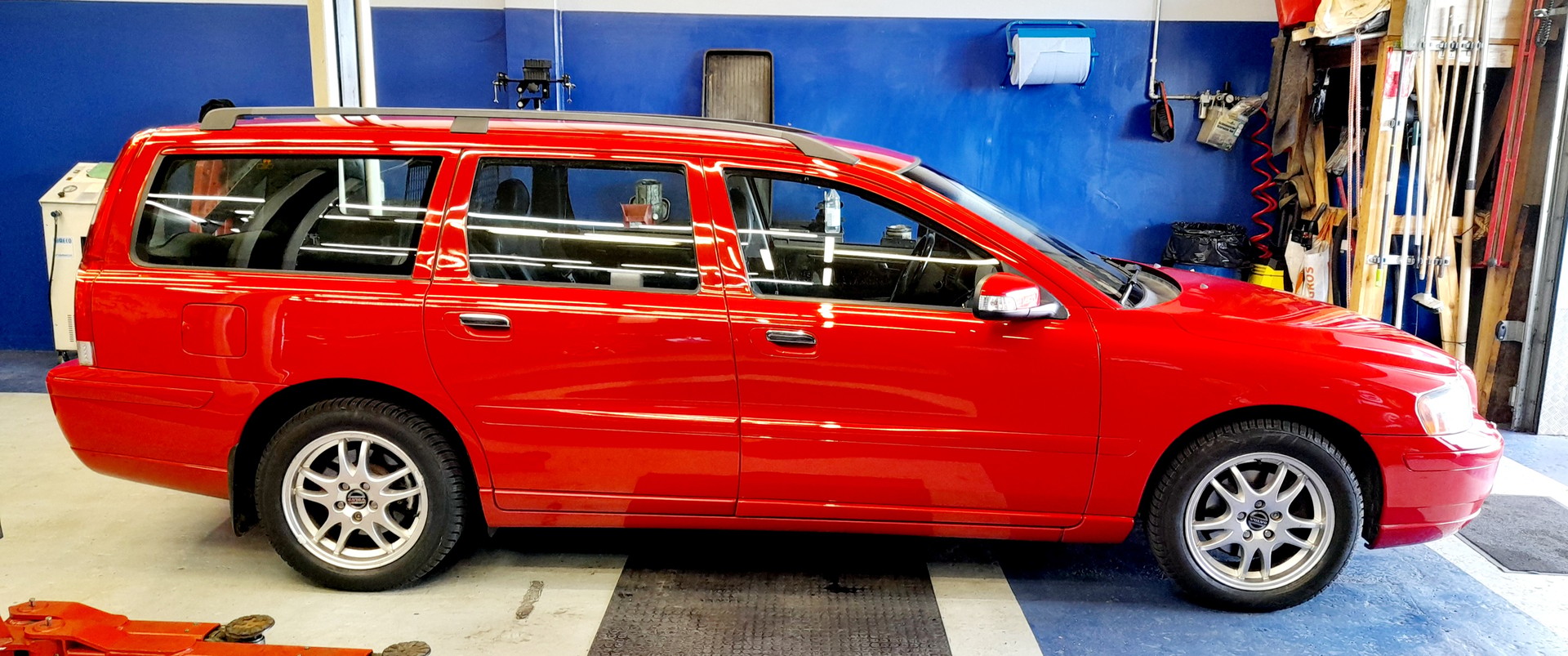 VOLVO V70 2.4 Kinetic-image-2