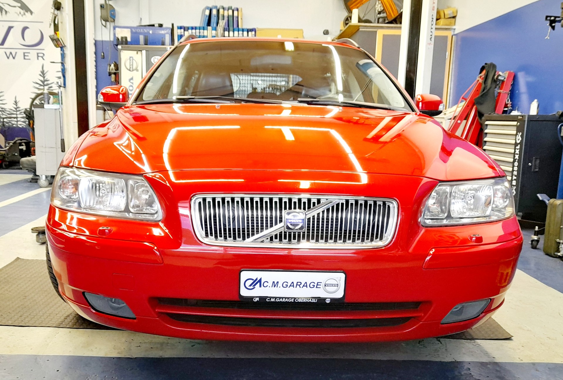 VOLVO V70 2.4 Kinetic-image-1