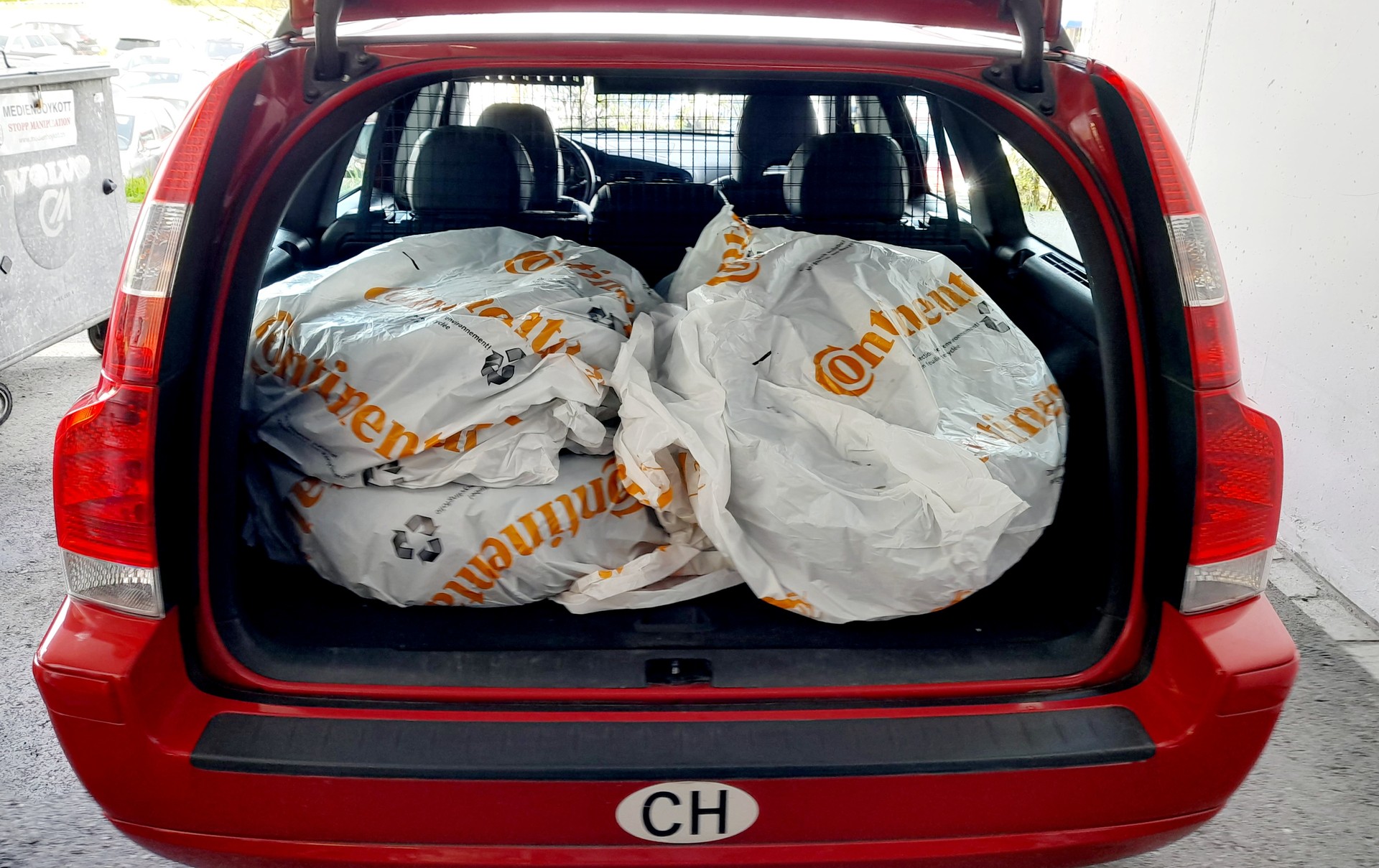 VOLVO V70 2.4 Kinetic-image-8