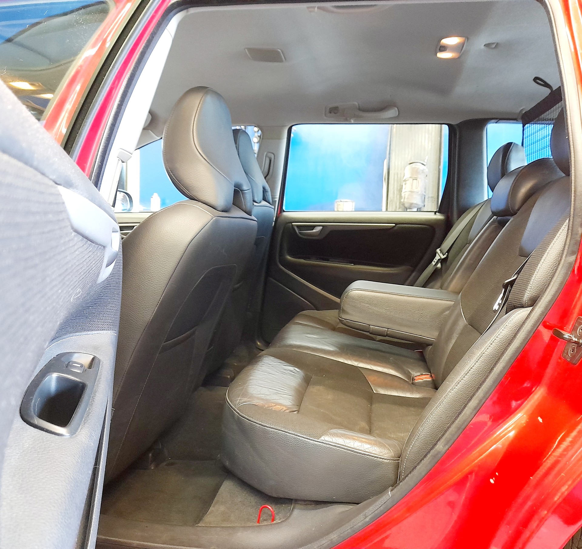 VOLVO V70 2.4 Kinetic-image-6