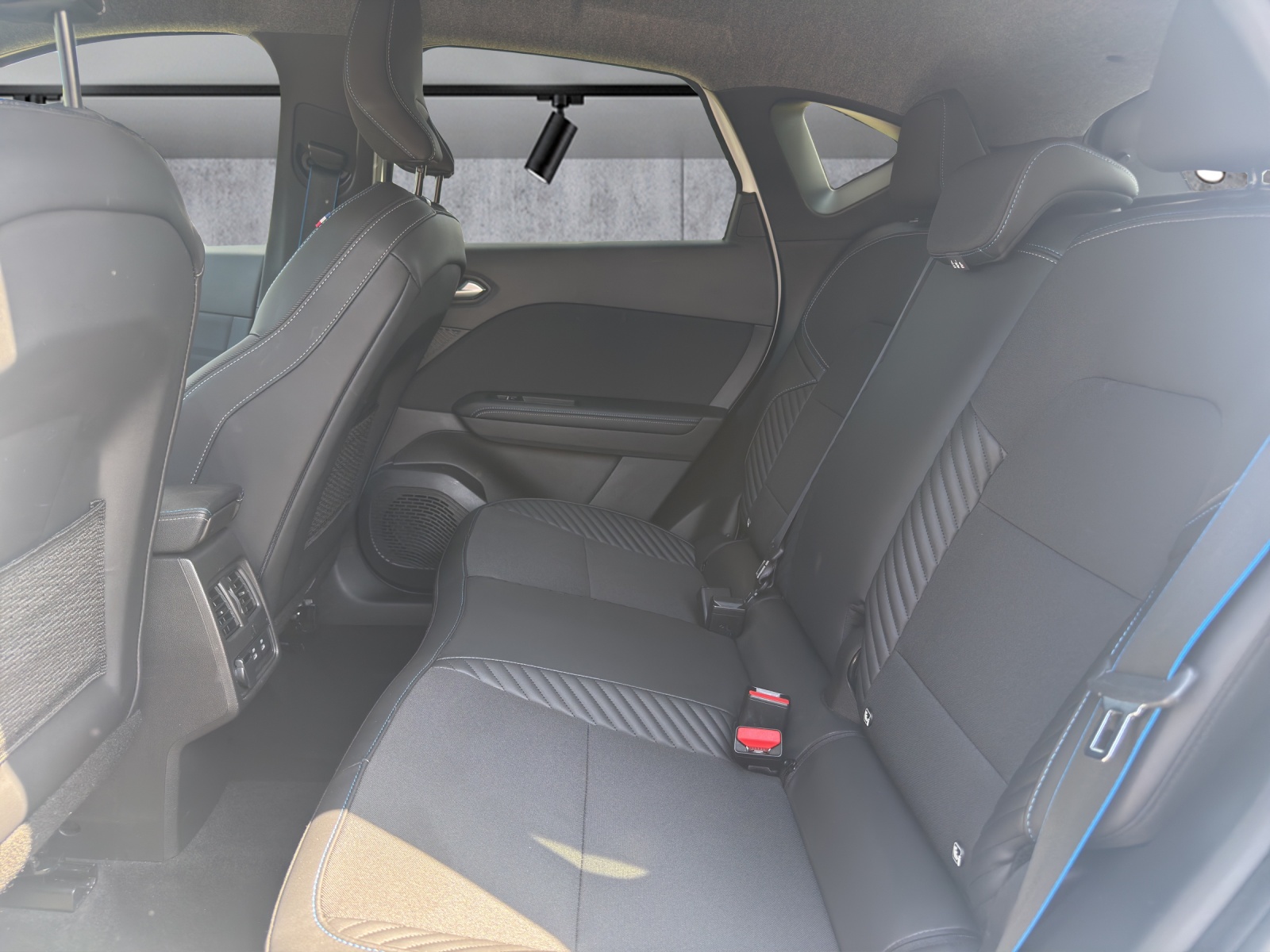 RENAULT Captur 1.3 TCe Esprit Alpine EDC-image-10