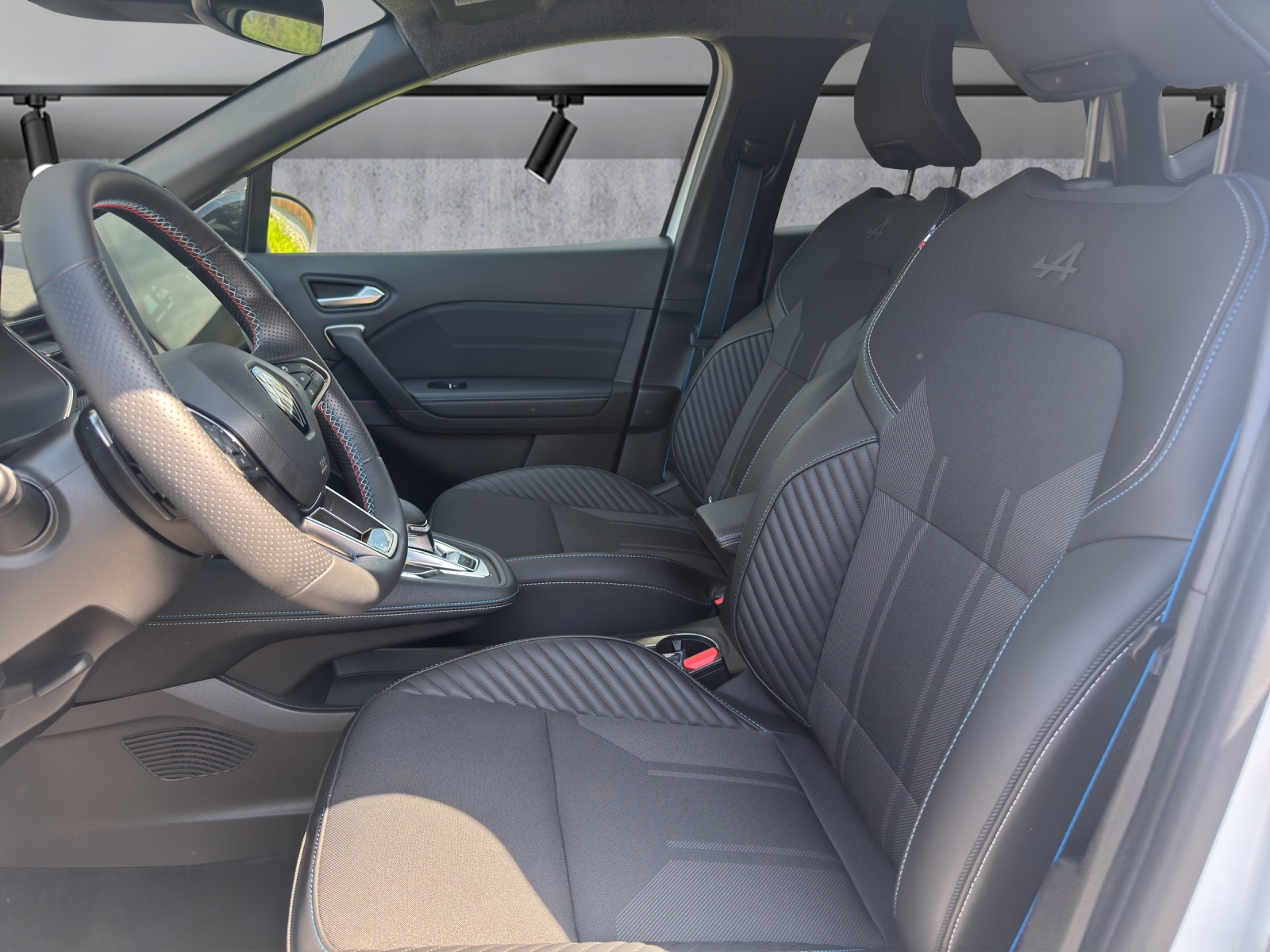 RENAULT Captur 1.3 TCe Esprit Alpine EDC-image-5