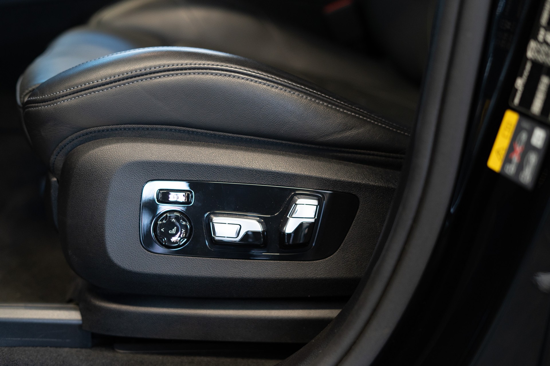 BMW XM xDrive PHEV / CH-Fahrzeug / Maxton Design / Head-Up-image-32