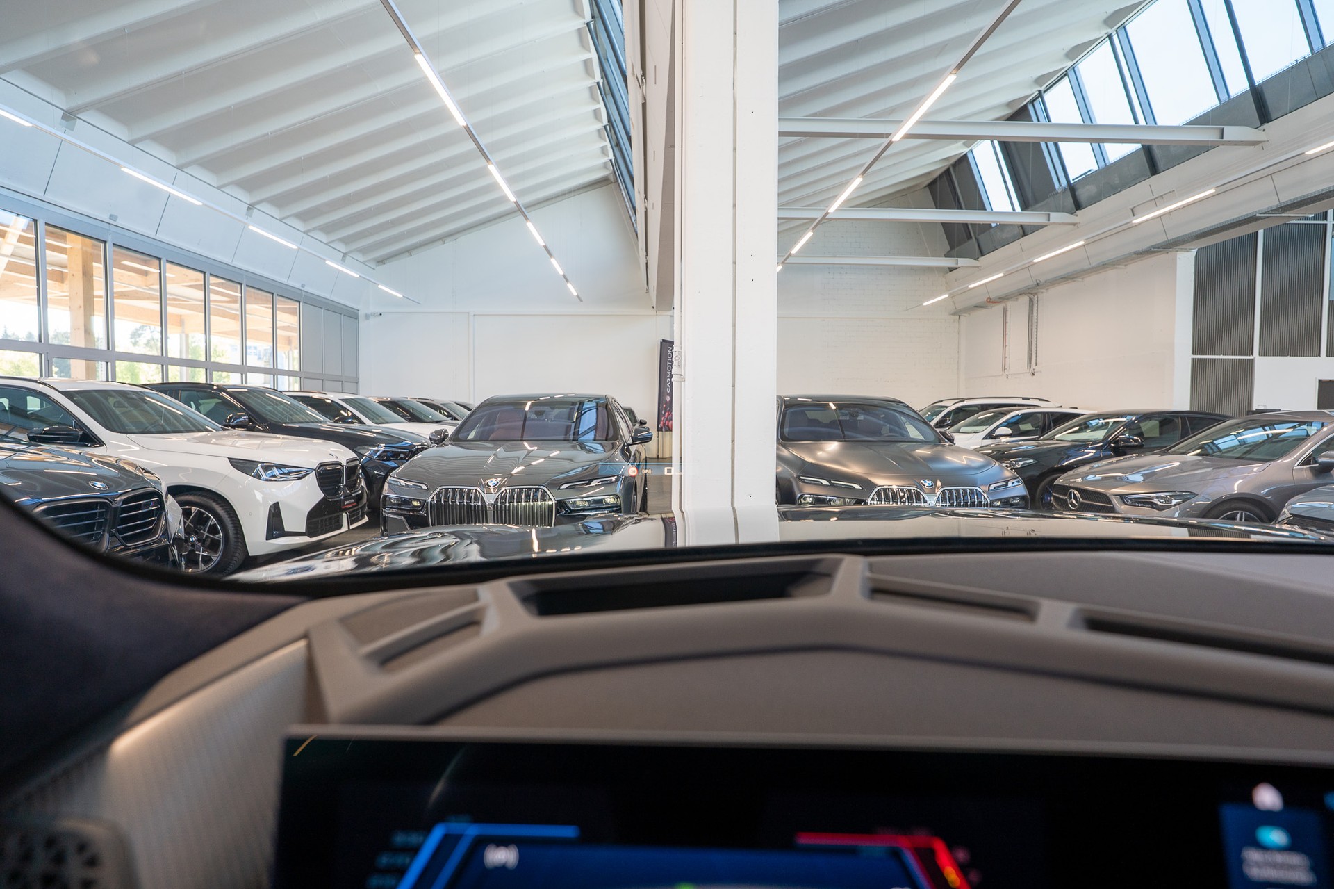 BMW XM xDrive PHEV / CH-Fahrzeug / Maxton Design / Head-Up-image-31
