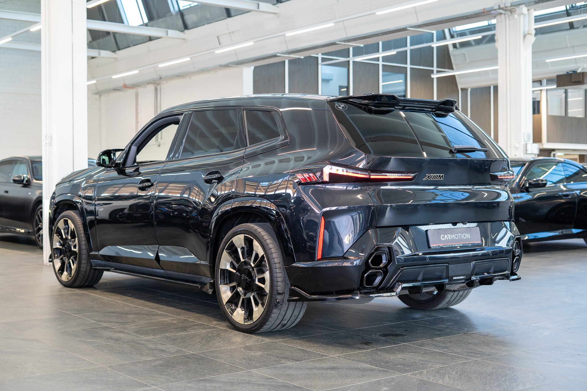 BMW XM xDrive PHEV / CH-Fahrzeug / Maxton Design / Head-Up-showroom-element-3
