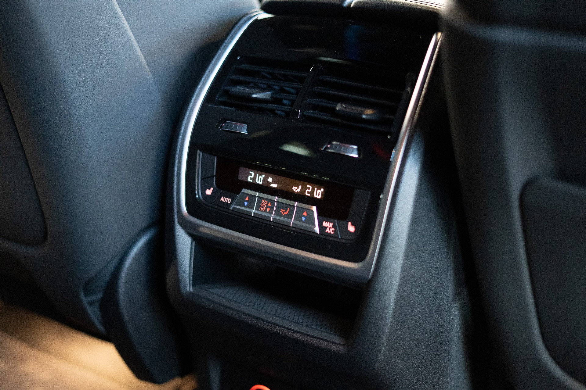 BMW XM xDrive PHEV / CH-Fahrzeug / Maxton Design / Head-Up-image-18