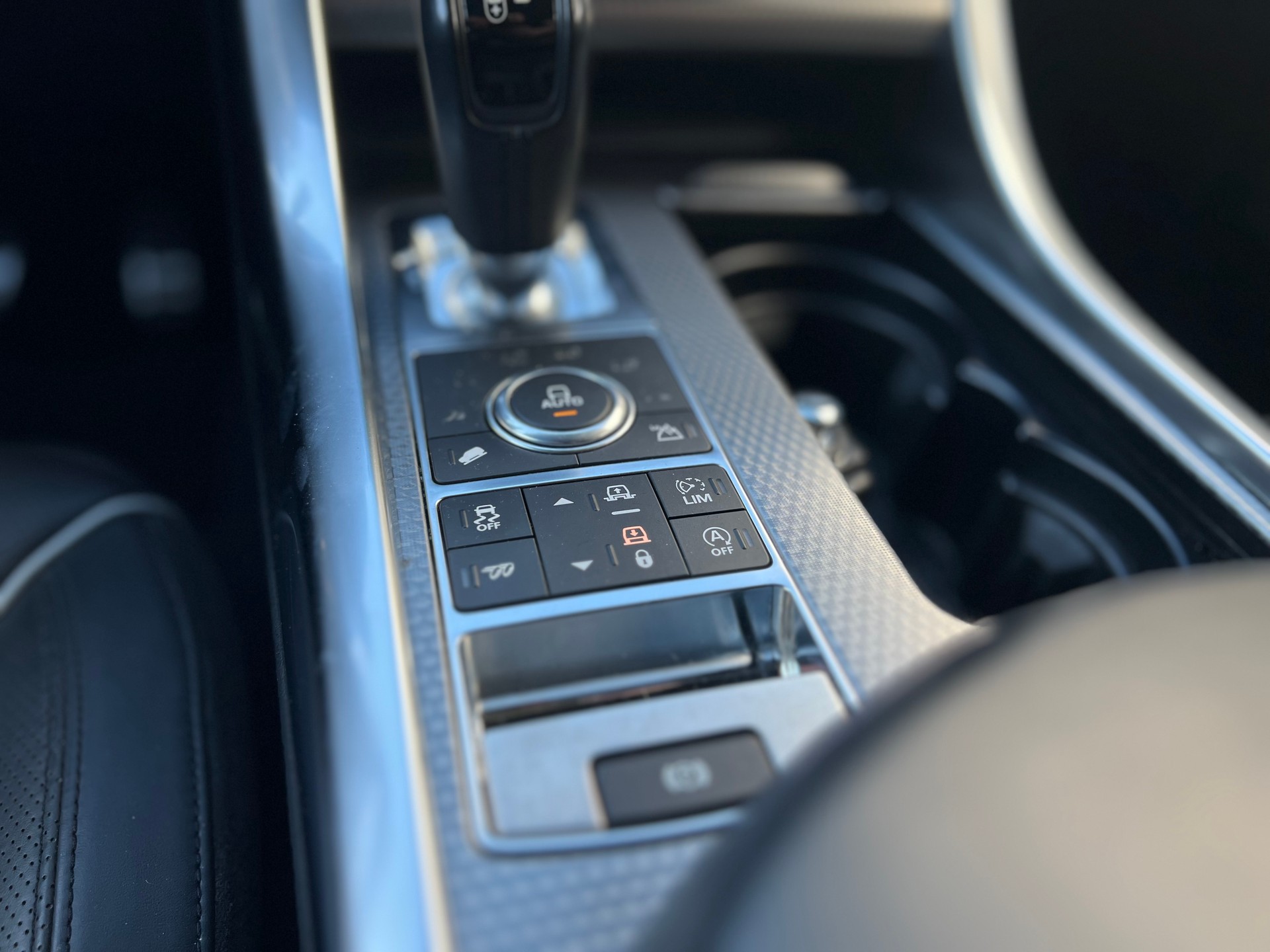 LAND ROVER Range Rover Sport 5.0 V8 SVR-image-22