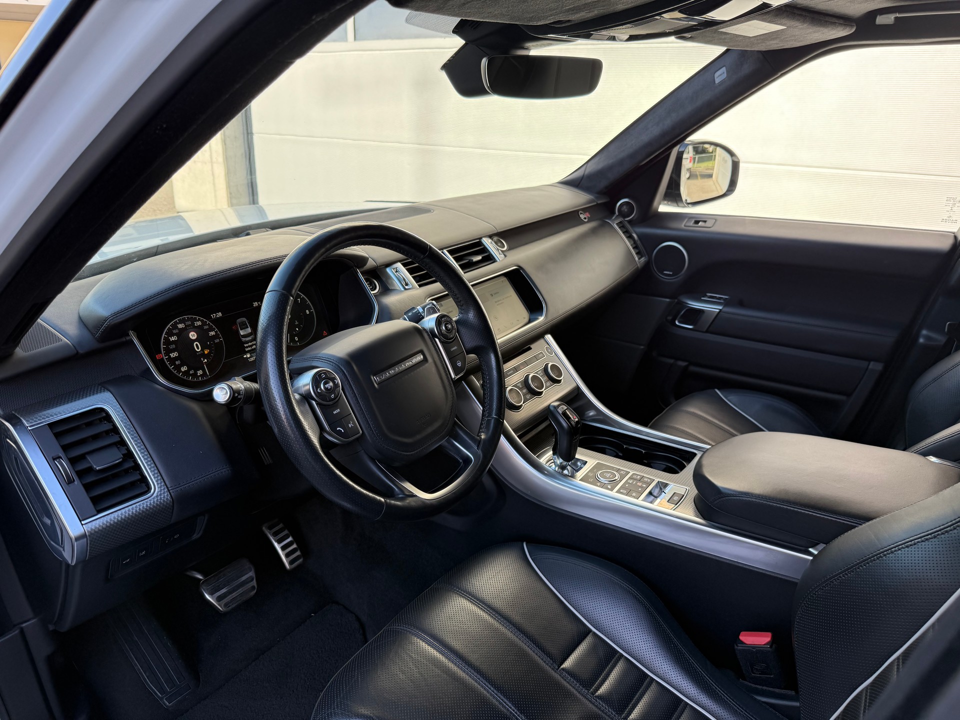 LAND ROVER Range Rover Sport 5.0 V8 SVR-image-8