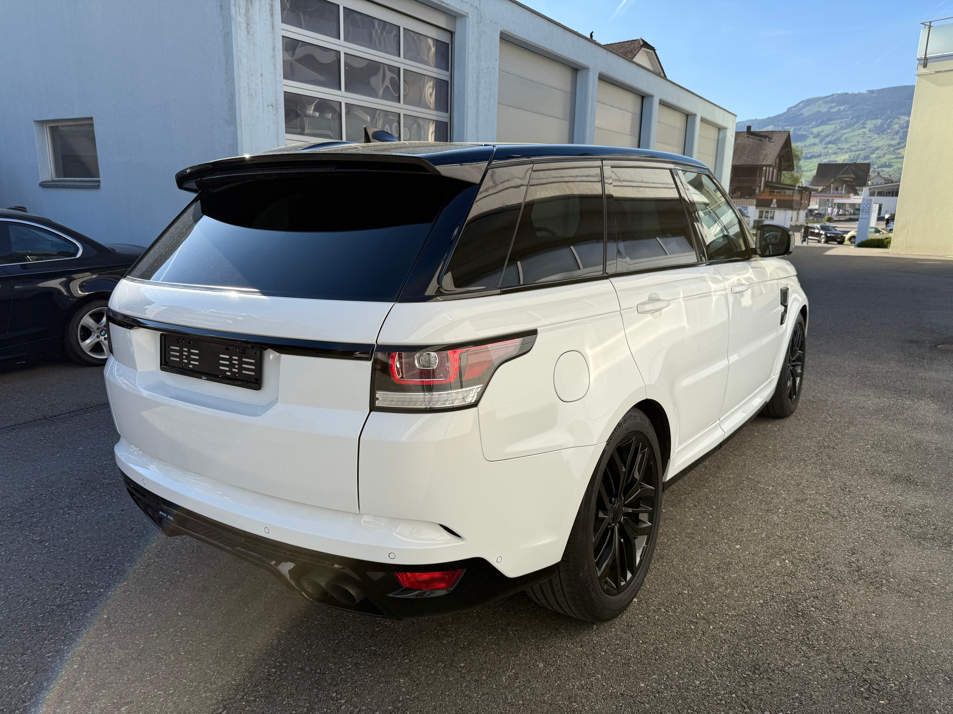 LAND ROVER Range Rover Sport 5.0 V8 SVR-showroom-element-3