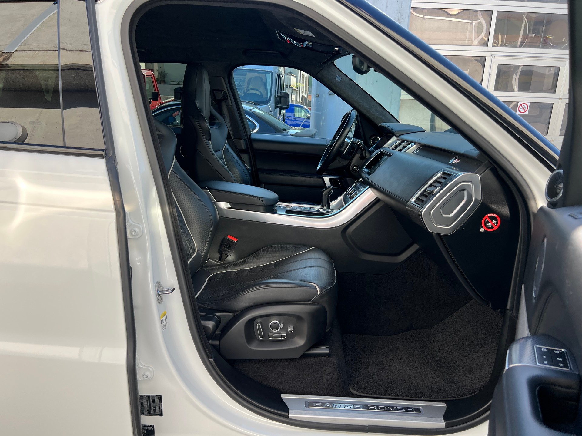 LAND ROVER Range Rover Sport 5.0 V8 SVR-image-12