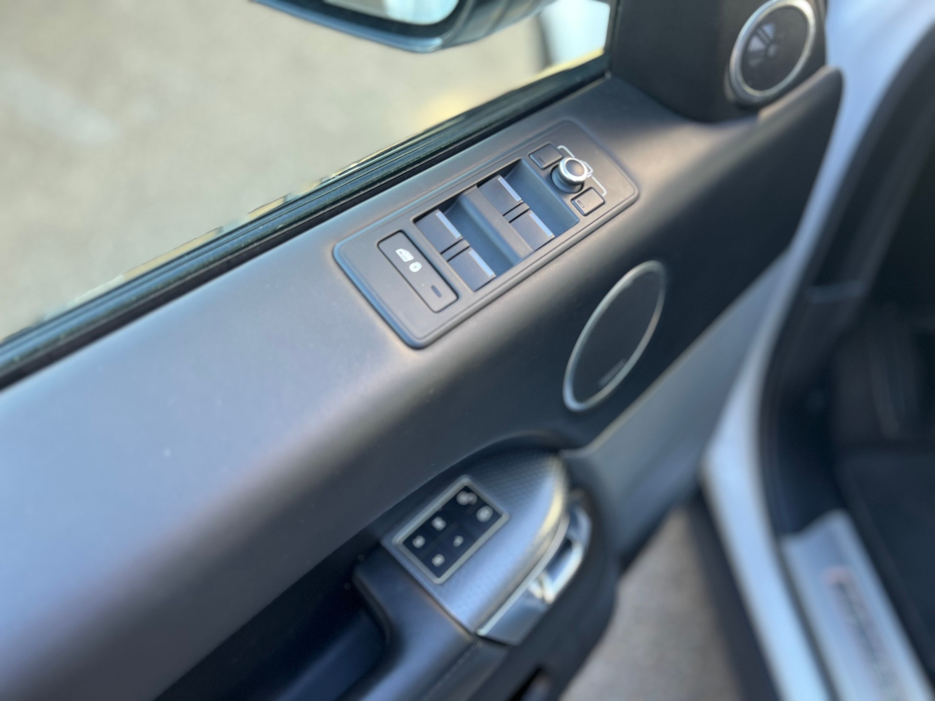 LAND ROVER Range Rover Sport 5.0 V8 SVR-image-24