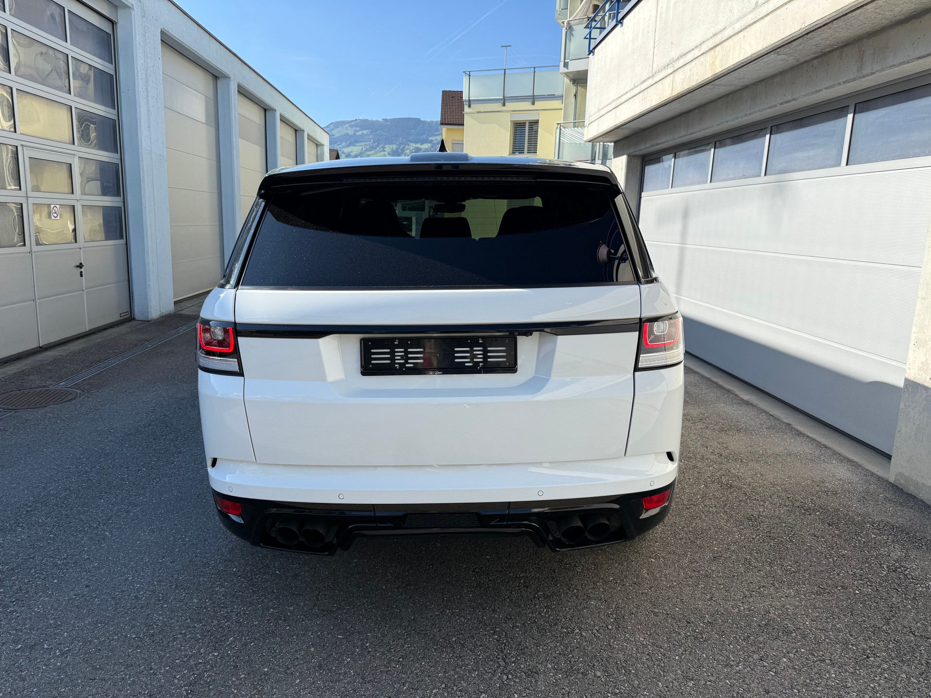 LAND ROVER Range Rover Sport 5.0 V8 SVR-image-4