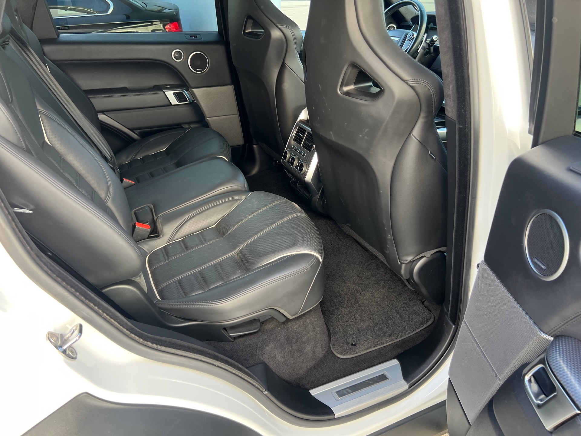 LAND ROVER Range Rover Sport 5.0 V8 SVR-image-27