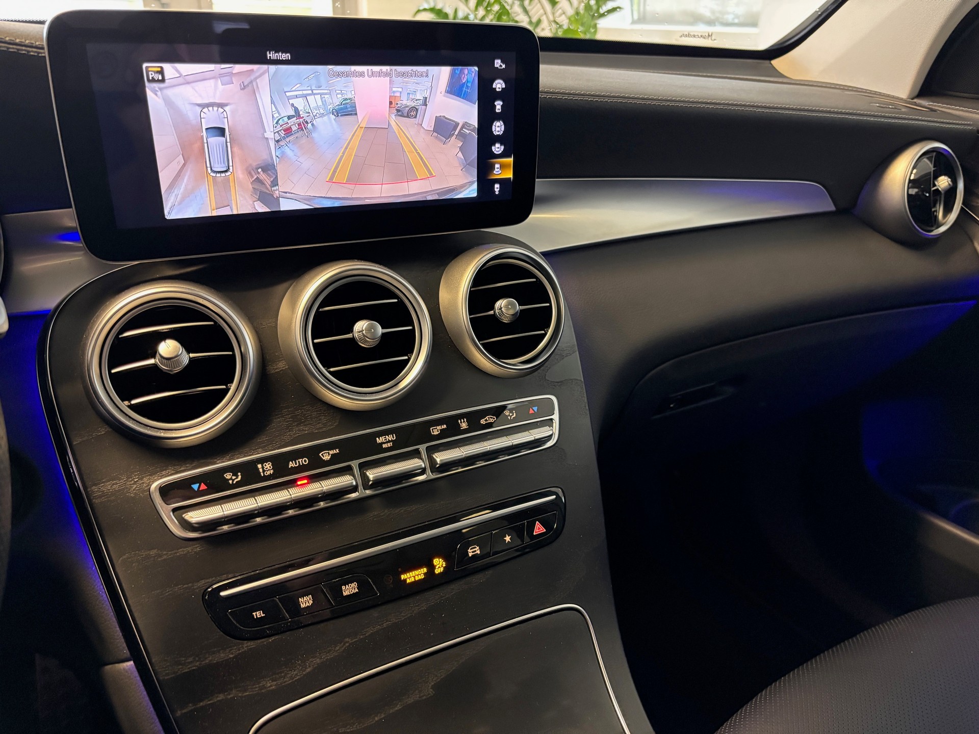 MERCEDES-BENZ GLC 300 de AMG Line 4Matic 9G-Tronic-image-11