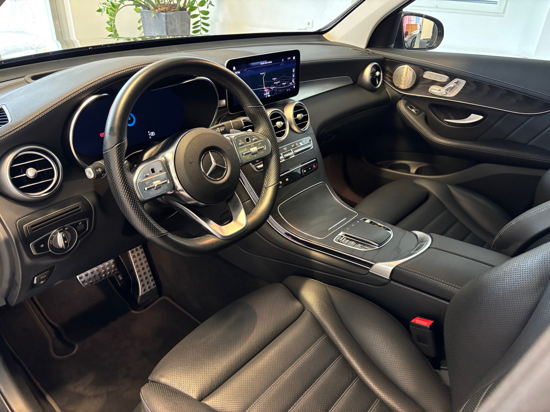 MERCEDES-BENZ GLC 300 de AMG Line 4Matic 9G-Tronic-image-4