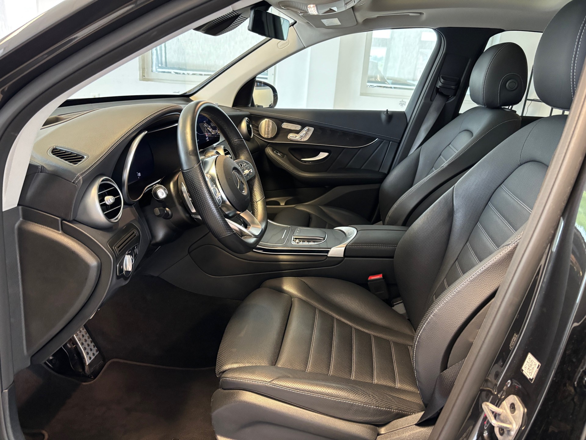 MERCEDES-BENZ GLC 300 de AMG Line 4Matic 9G-Tronic-image-6