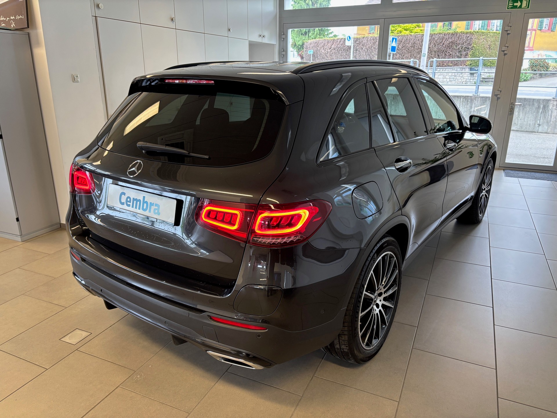 MERCEDES-BENZ GLC 300 de AMG Line 4Matic 9G-Tronic-showroom-element-2