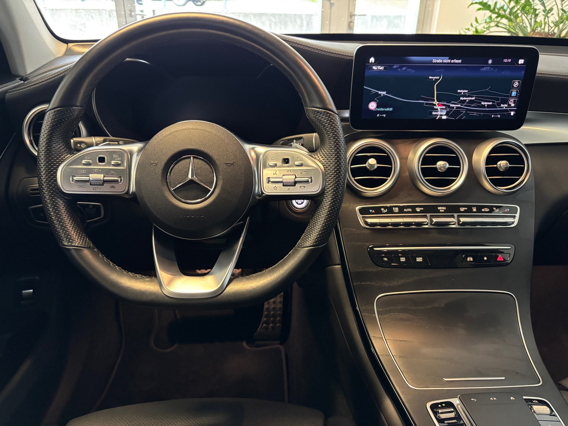 MERCEDES-BENZ GLC 300 de AMG Line 4Matic 9G-Tronic-image-10