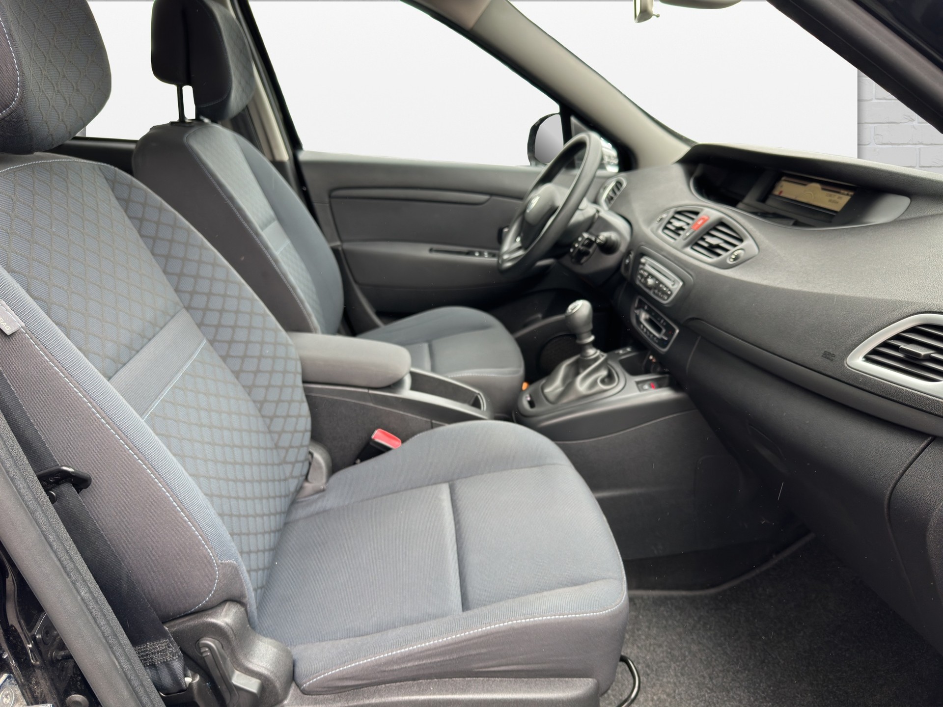 RENAULT Grand Scénic 1.4 16V Turbo Expression-image-10