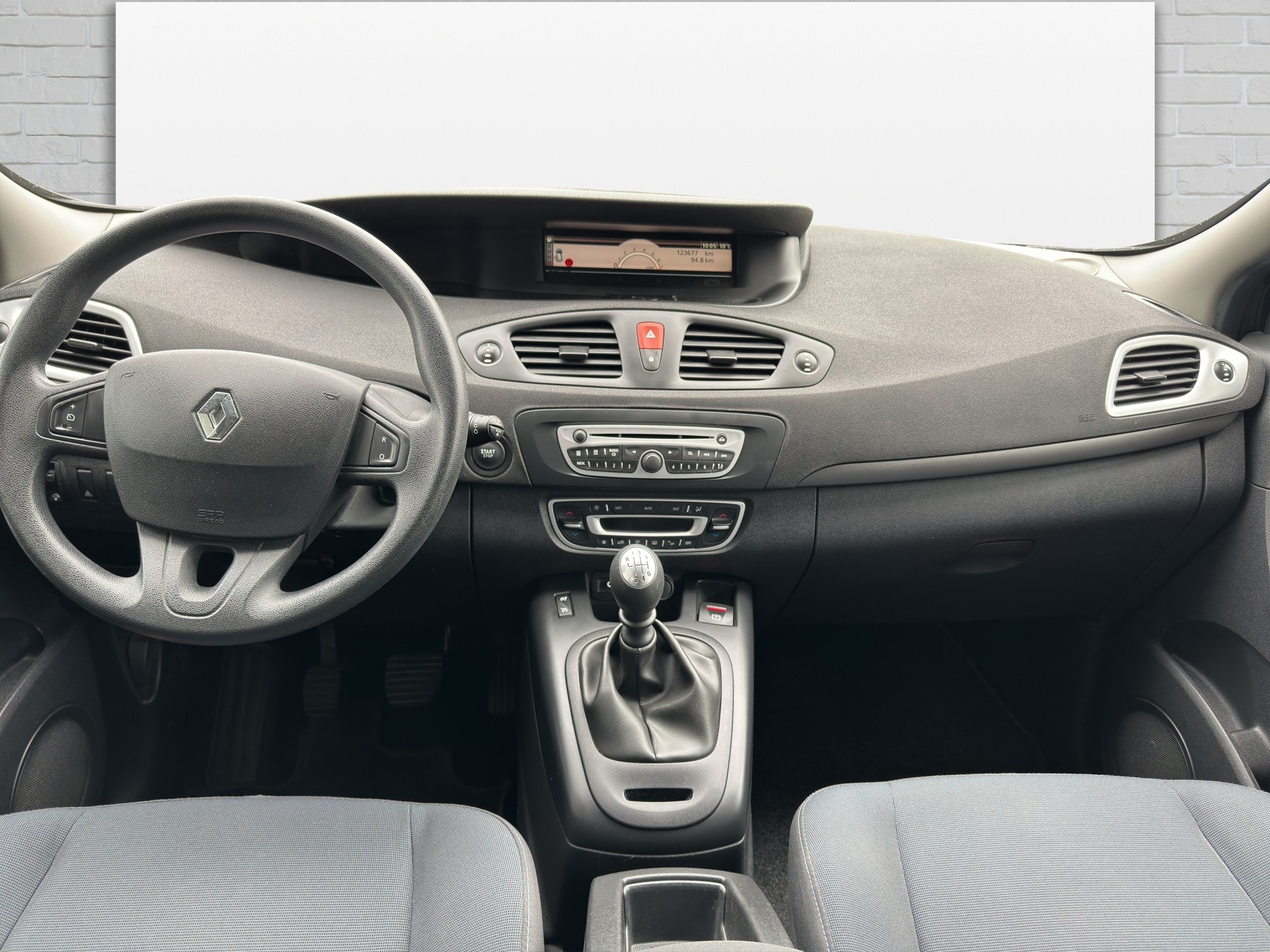 RENAULT Grand Scénic 1.4 16V Turbo Expression-image-8