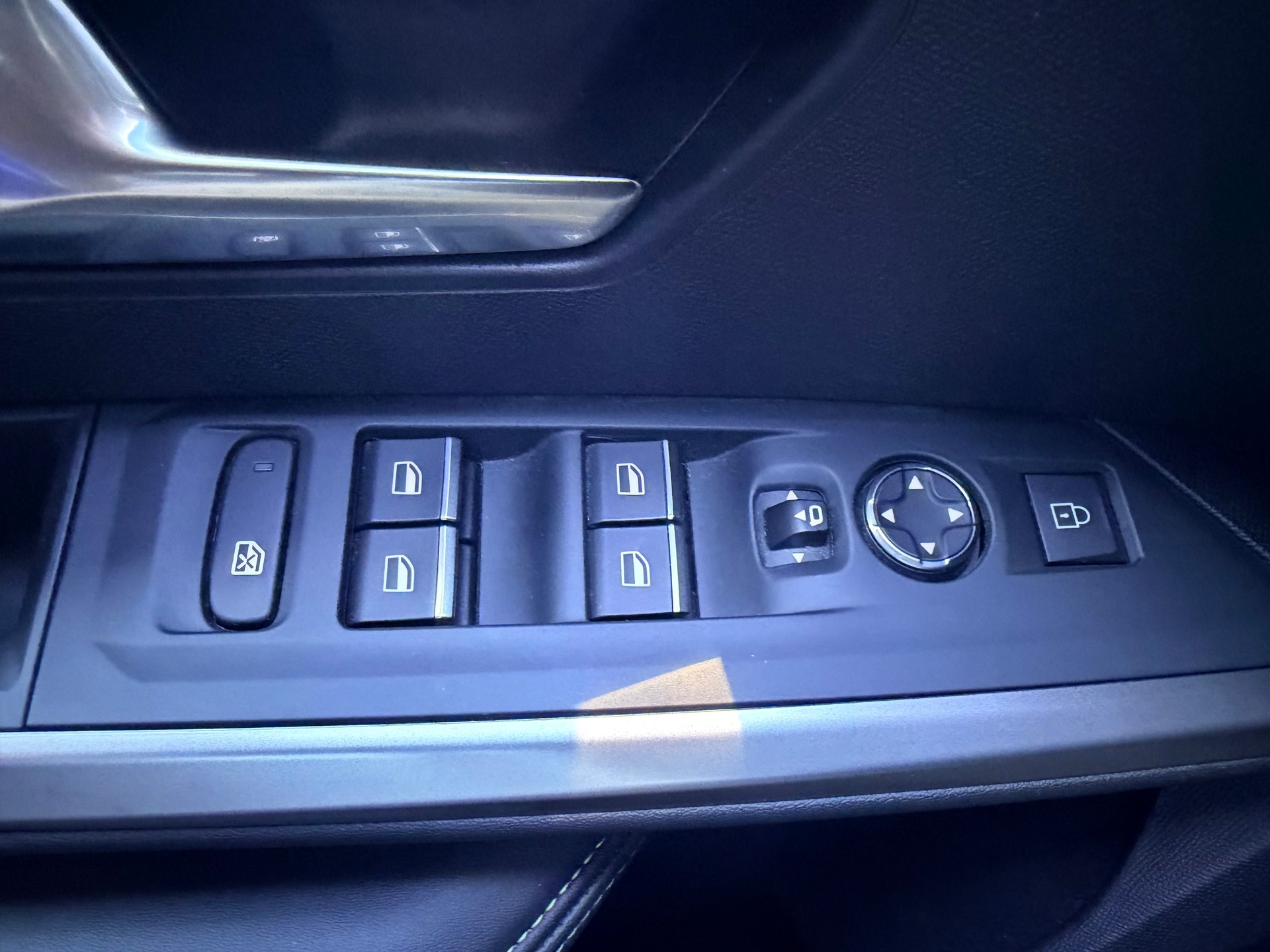 PEUGEOT 5008 145 Hybrid e-DCS6 GT-image-22