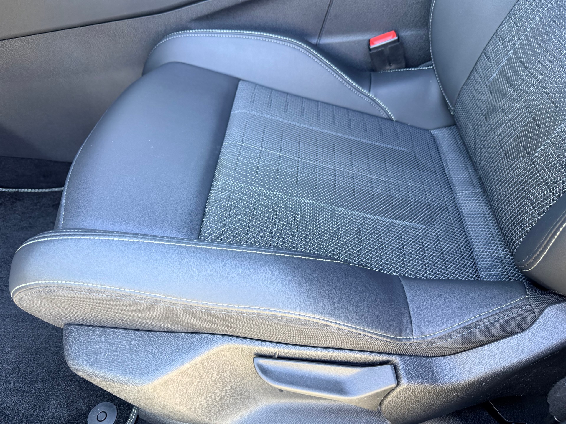 PEUGEOT 5008 145 Hybrid e-DCS6 GT-image-13