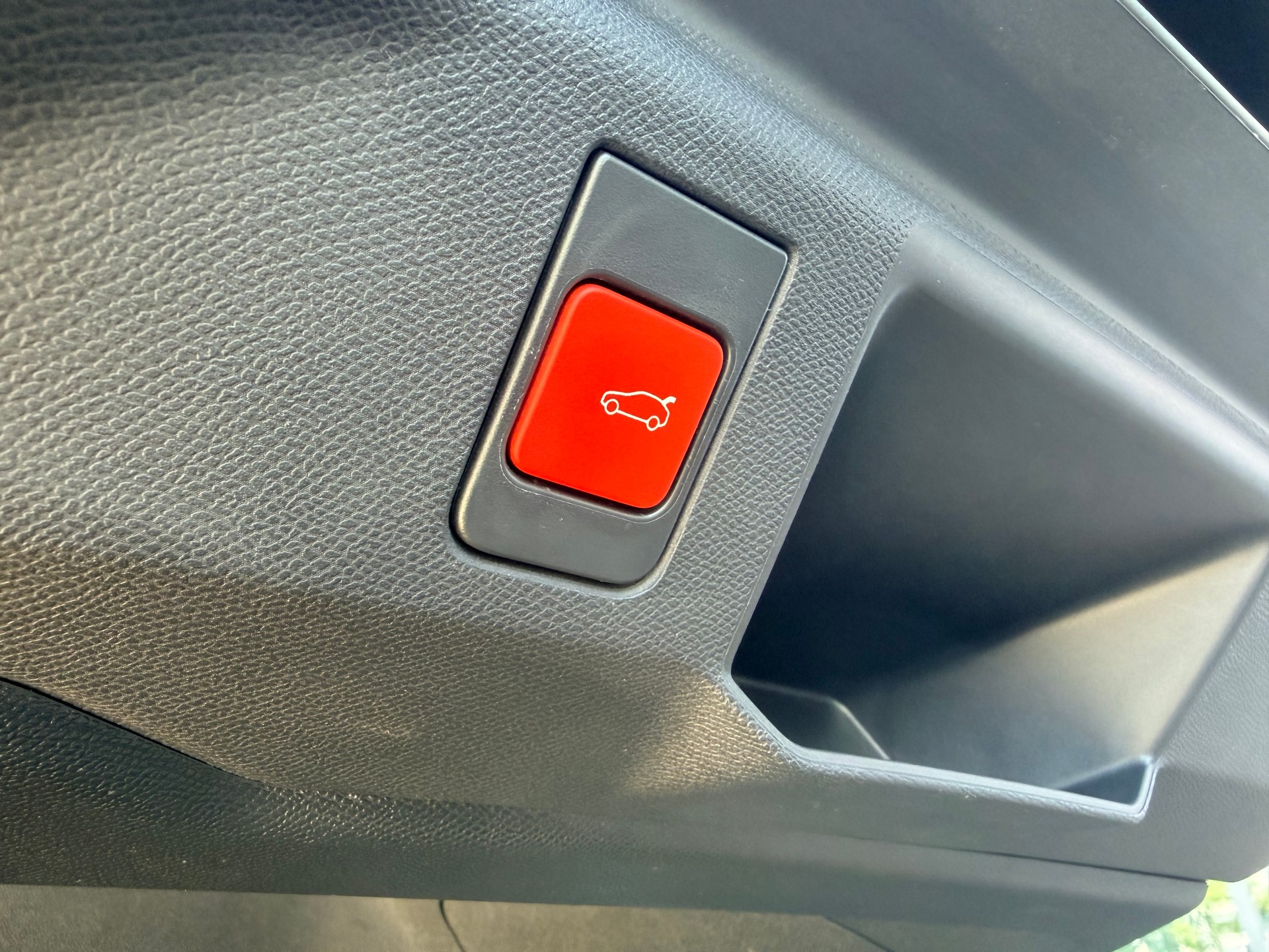 PEUGEOT 5008 145 Hybrid e-DCS6 GT-image-7