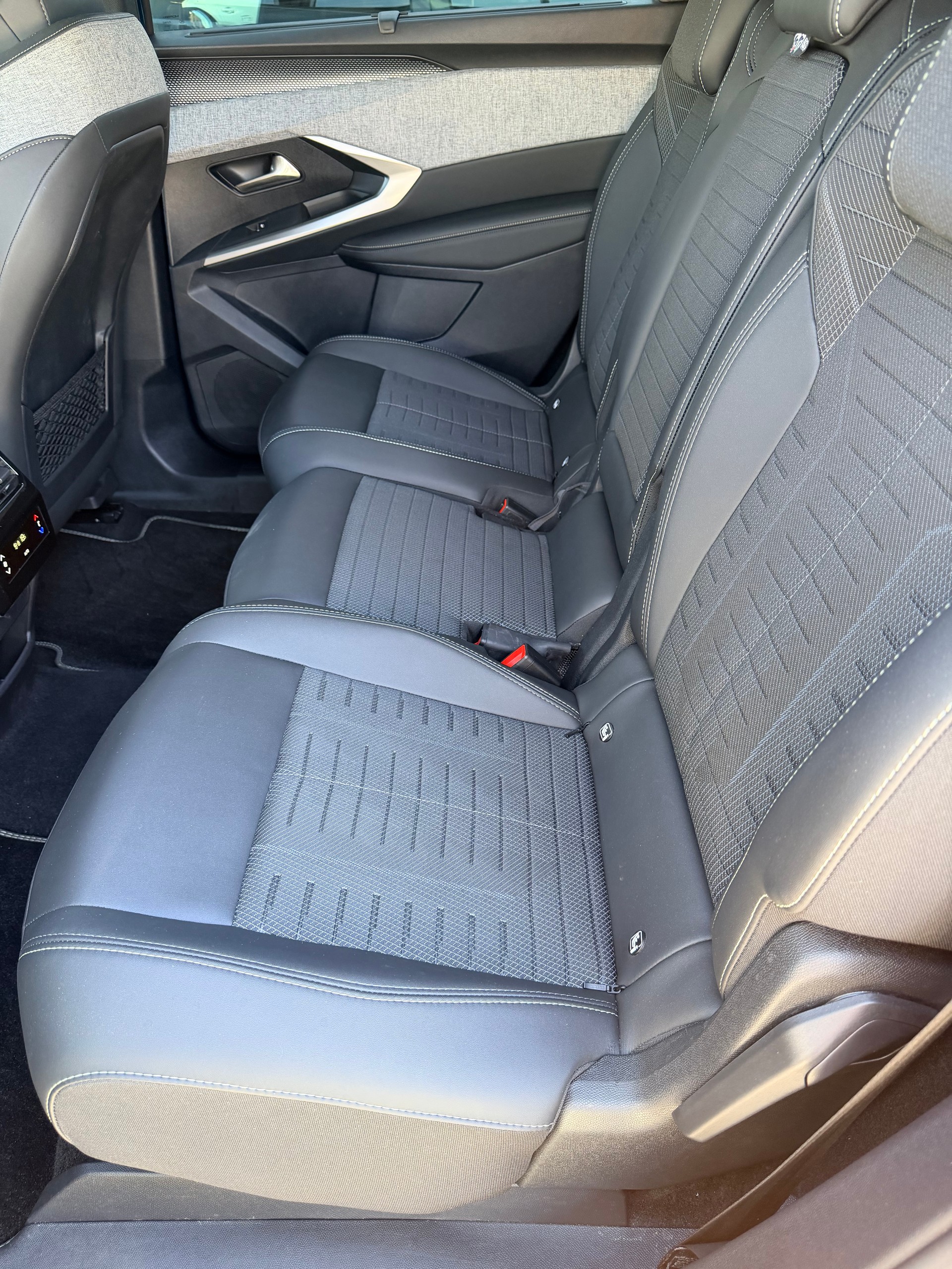 PEUGEOT 5008 145 Hybrid e-DCS6 GT-image-15