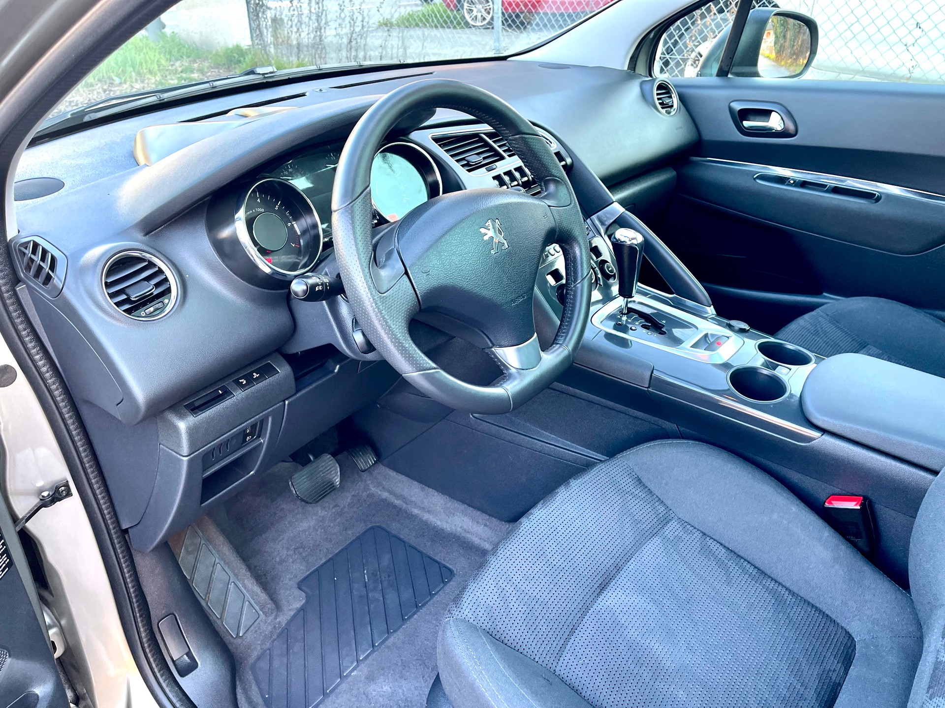 PEUGEOT 3008 1.6 16V T Allure Tiptronic-image-18