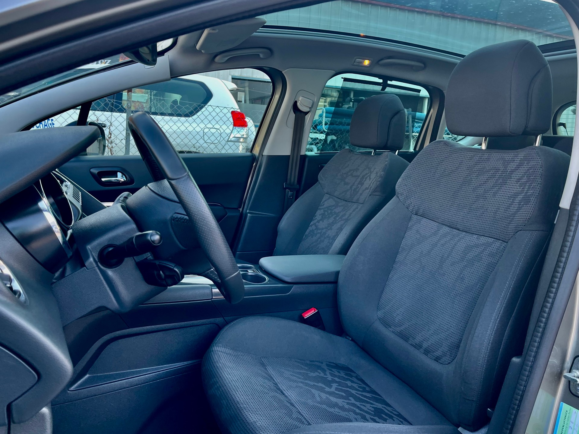 PEUGEOT 3008 1.6 16V T Allure Tiptronic-image-17