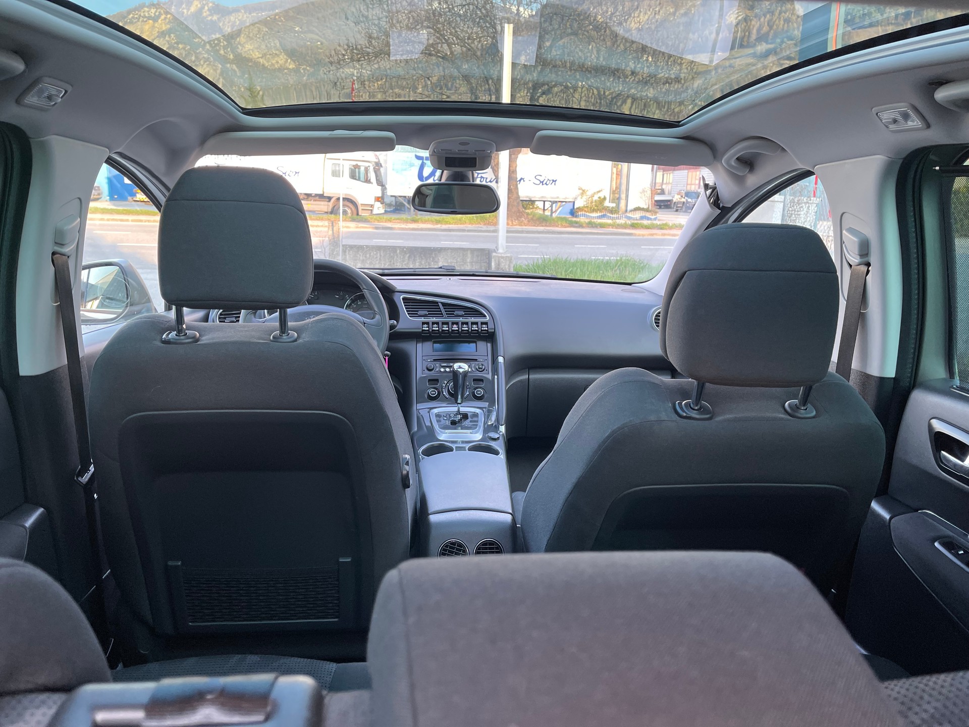 PEUGEOT 3008 1.6 16V T Allure Tiptronic-image-24