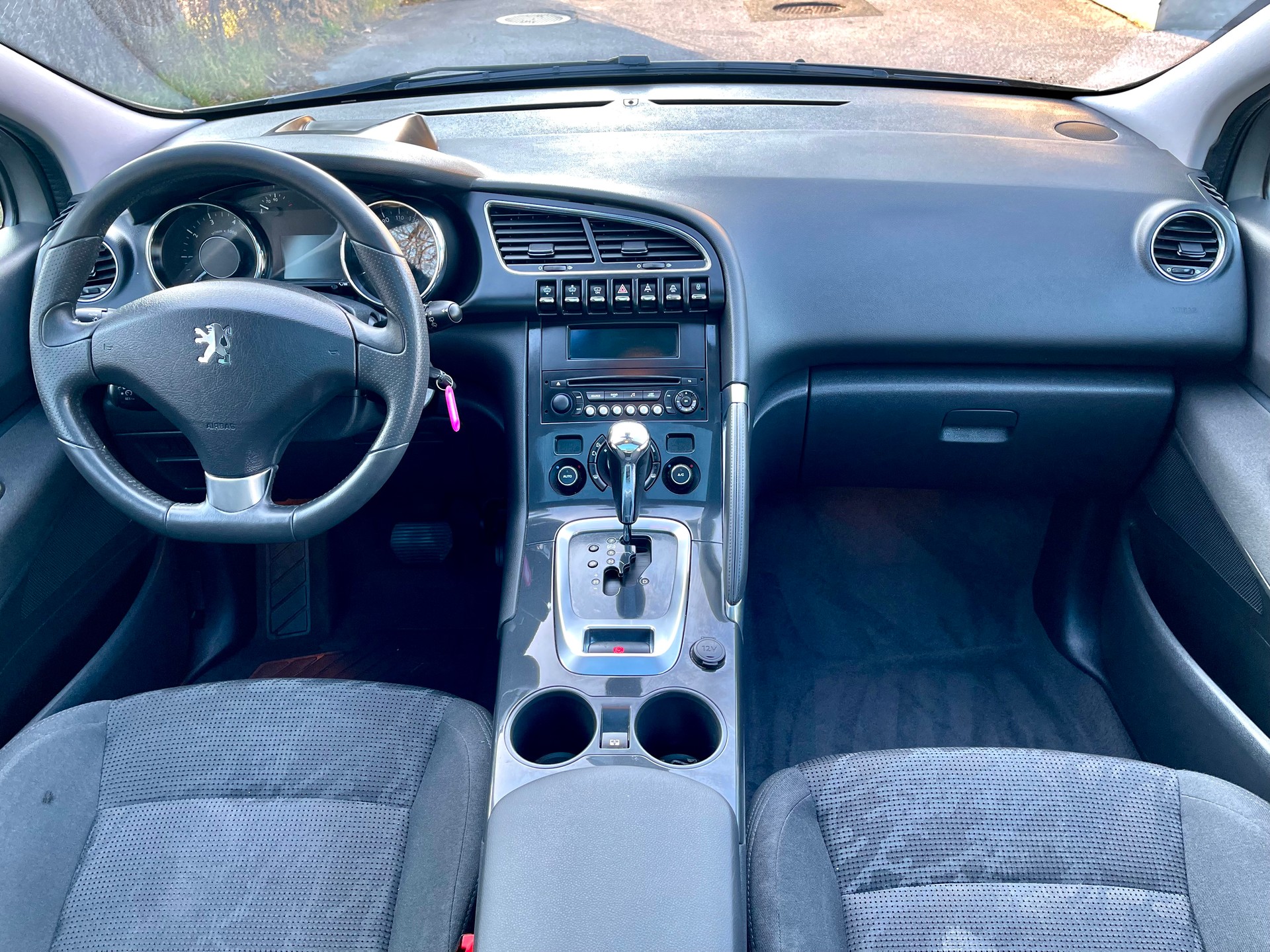 PEUGEOT 3008 1.6 16V T Allure Tiptronic-showroom-element-1