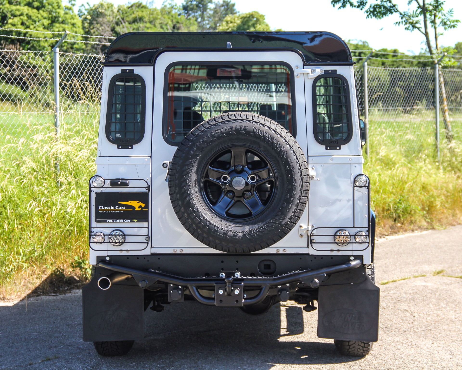 LAND ROVER Defender 110 2.2 TD4 Station Wagon 🇬🇧 ⭐⭐⭐⭐⭐-image-23