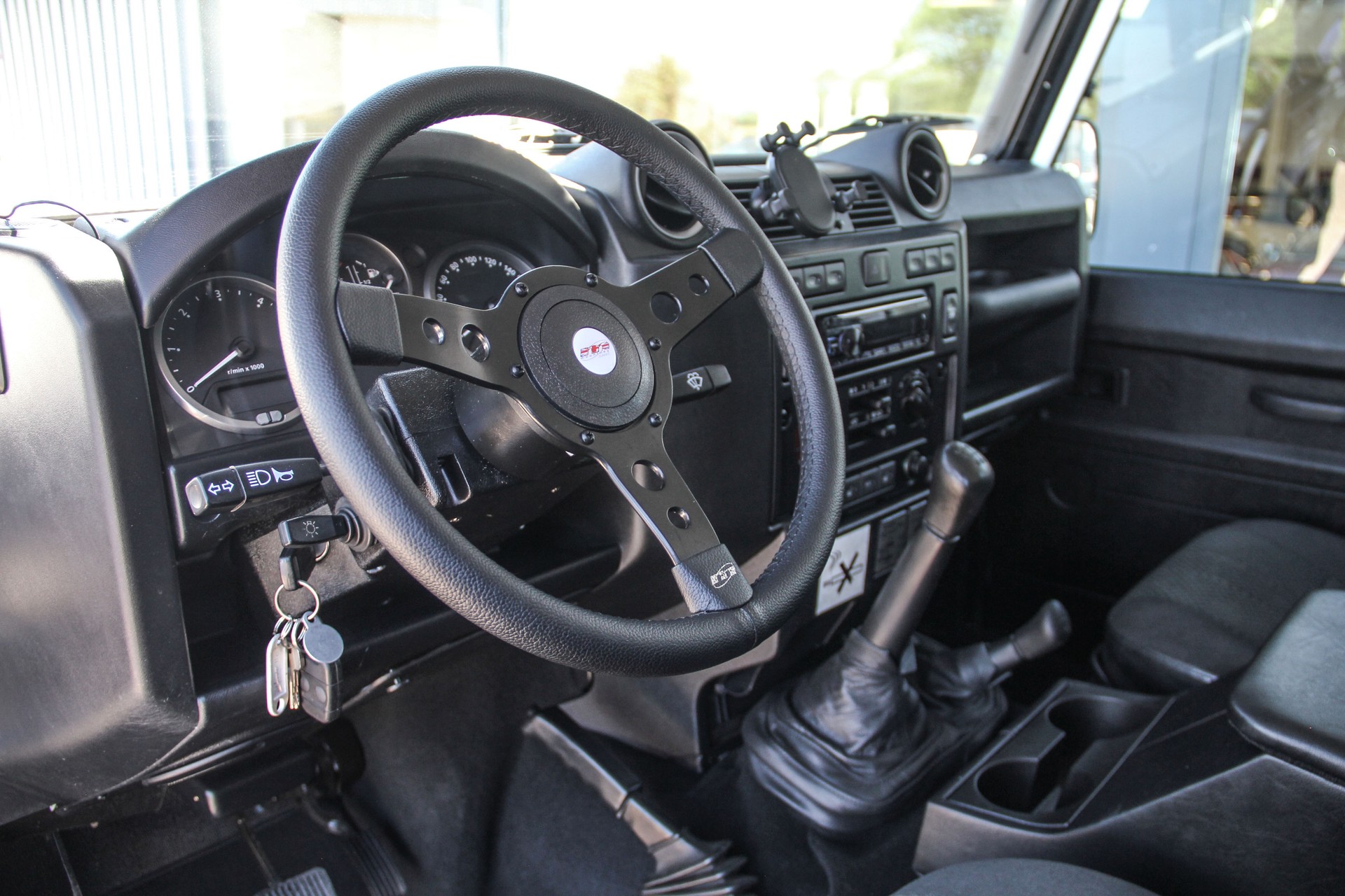 LAND ROVER Defender 110 2.2 TD4 Station Wagon 🇬🇧 ⭐⭐⭐⭐⭐-image-4