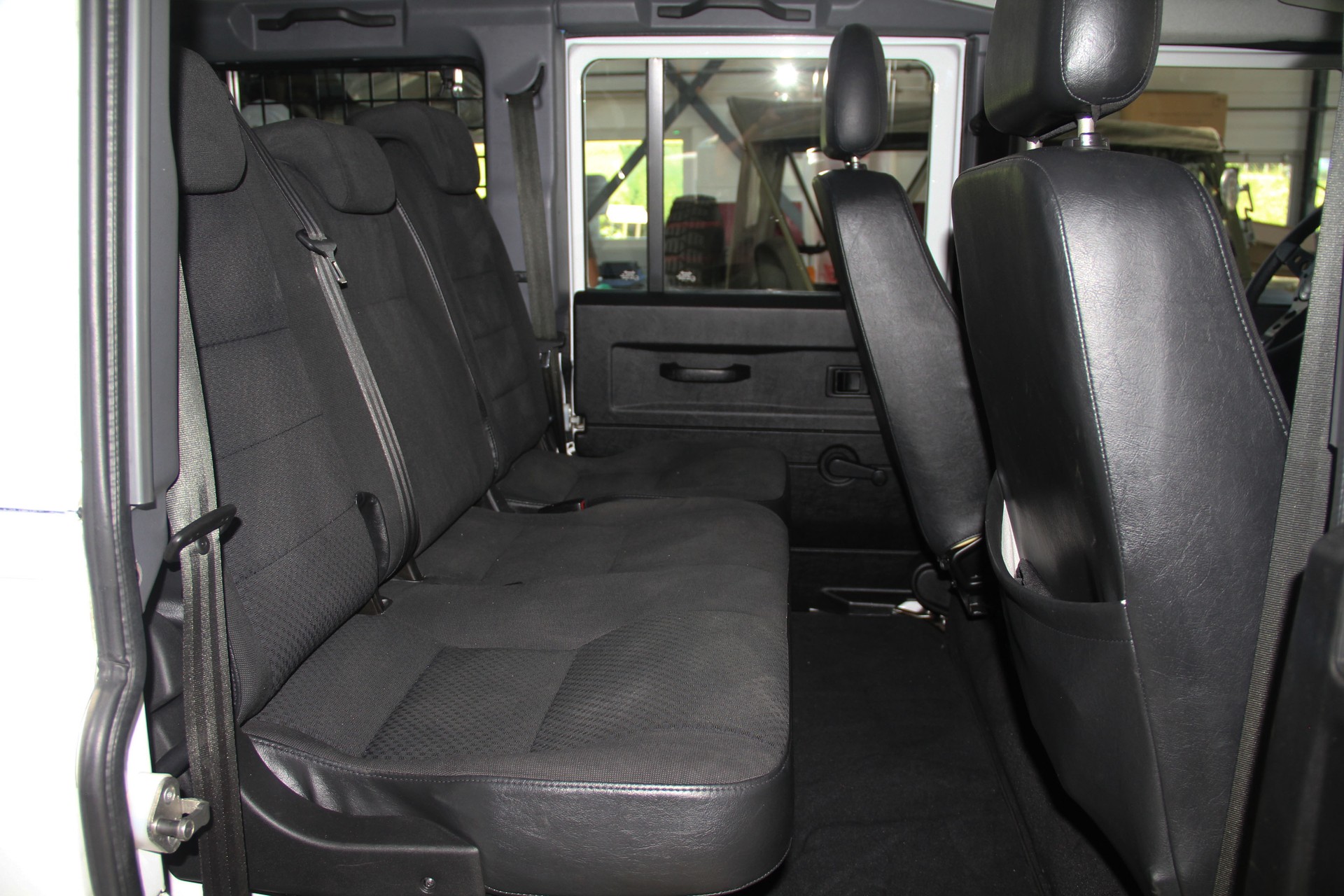 LAND ROVER Defender 110 2.2 TD4 Station Wagon 🇬🇧 ⭐⭐⭐⭐⭐-image-11