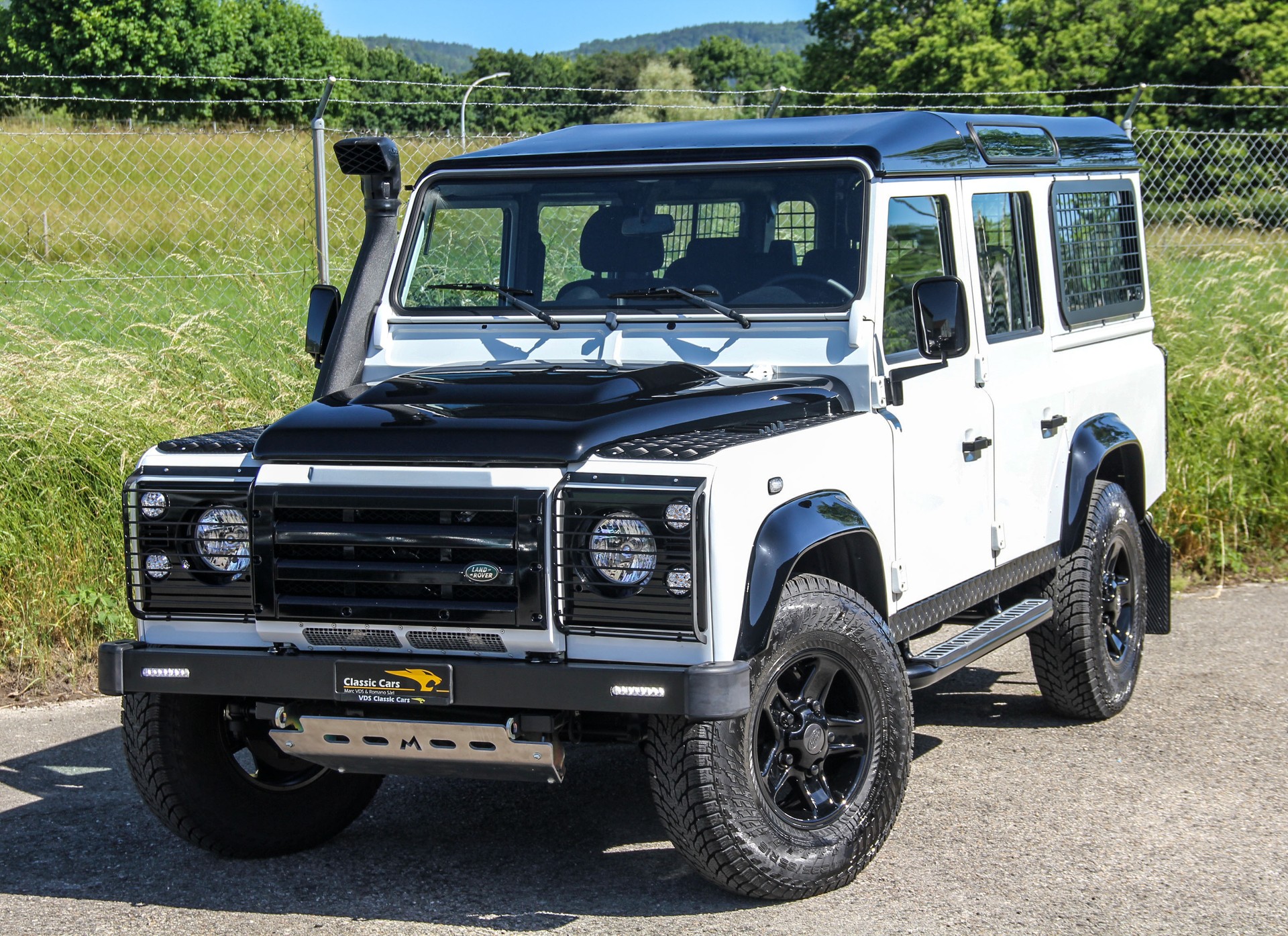 LAND ROVER Defender 110 2.2 TD4 Station Wagon 🇬🇧 ⭐⭐⭐⭐⭐-image-26