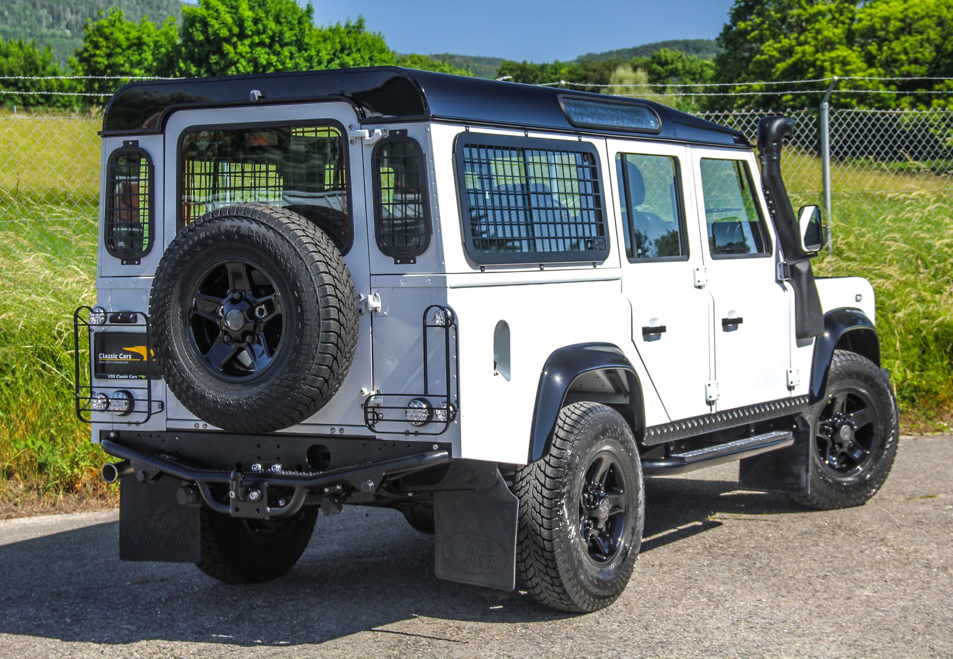LAND ROVER Defender 110 2.2 TD4 Station Wagon 🇬🇧 ⭐⭐⭐⭐⭐-image-27