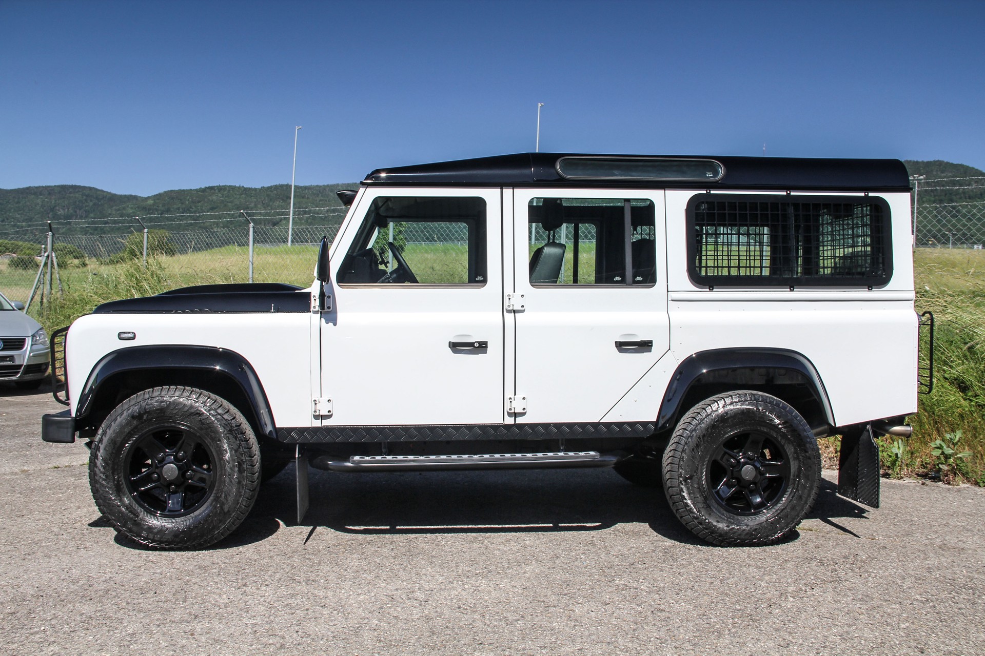 LAND ROVER Defender 110 2.2 TD4 Station Wagon 🇬🇧 ⭐⭐⭐⭐⭐-image-25