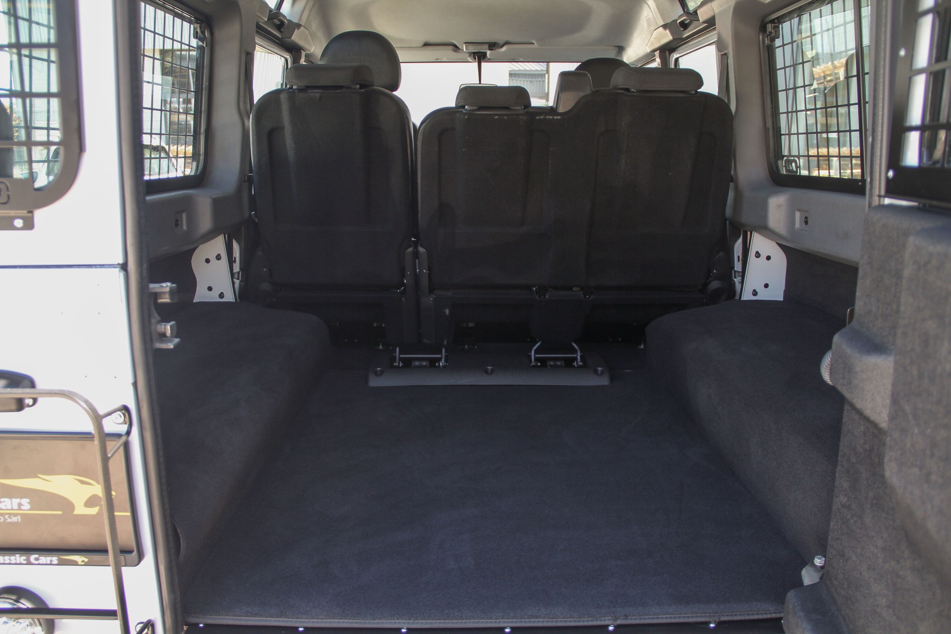 LAND ROVER Defender 110 2.2 TD4 Station Wagon 🇬🇧 ⭐⭐⭐⭐⭐-image-14