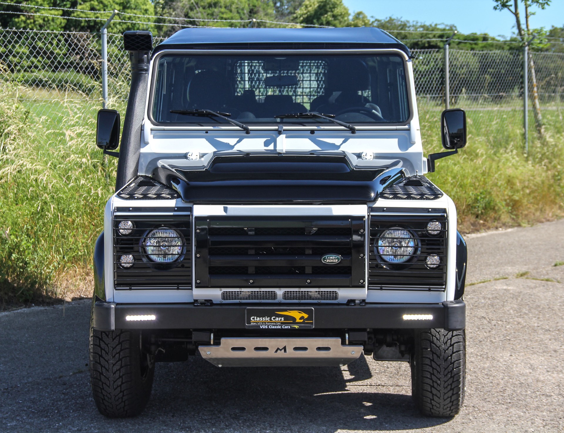 LAND ROVER Defender 110 2.2 TD4 Station Wagon 🇬🇧 ⭐⭐⭐⭐⭐-image-22