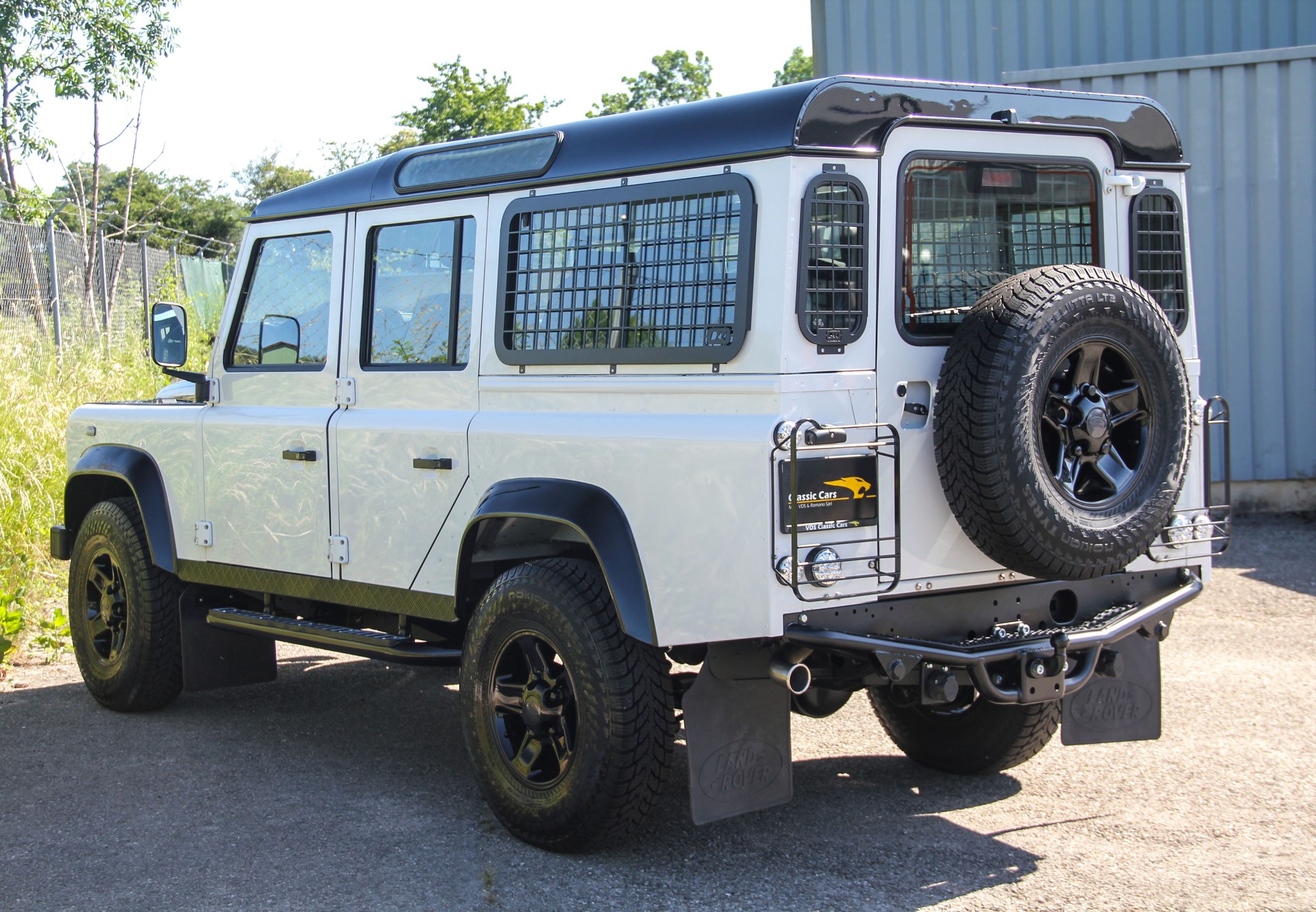 LAND ROVER Defender 110 2.2 TD4 Station Wagon 🇬🇧 ⭐⭐⭐⭐⭐-image-31