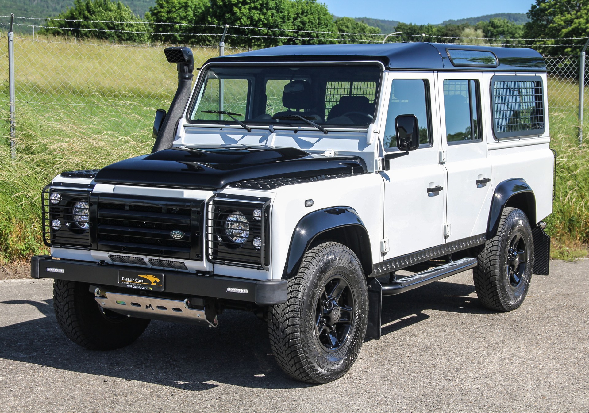 LAND ROVER Defender 110 2.2 TD4 Station Wagon 🇬🇧 ⭐⭐⭐⭐⭐-image-28