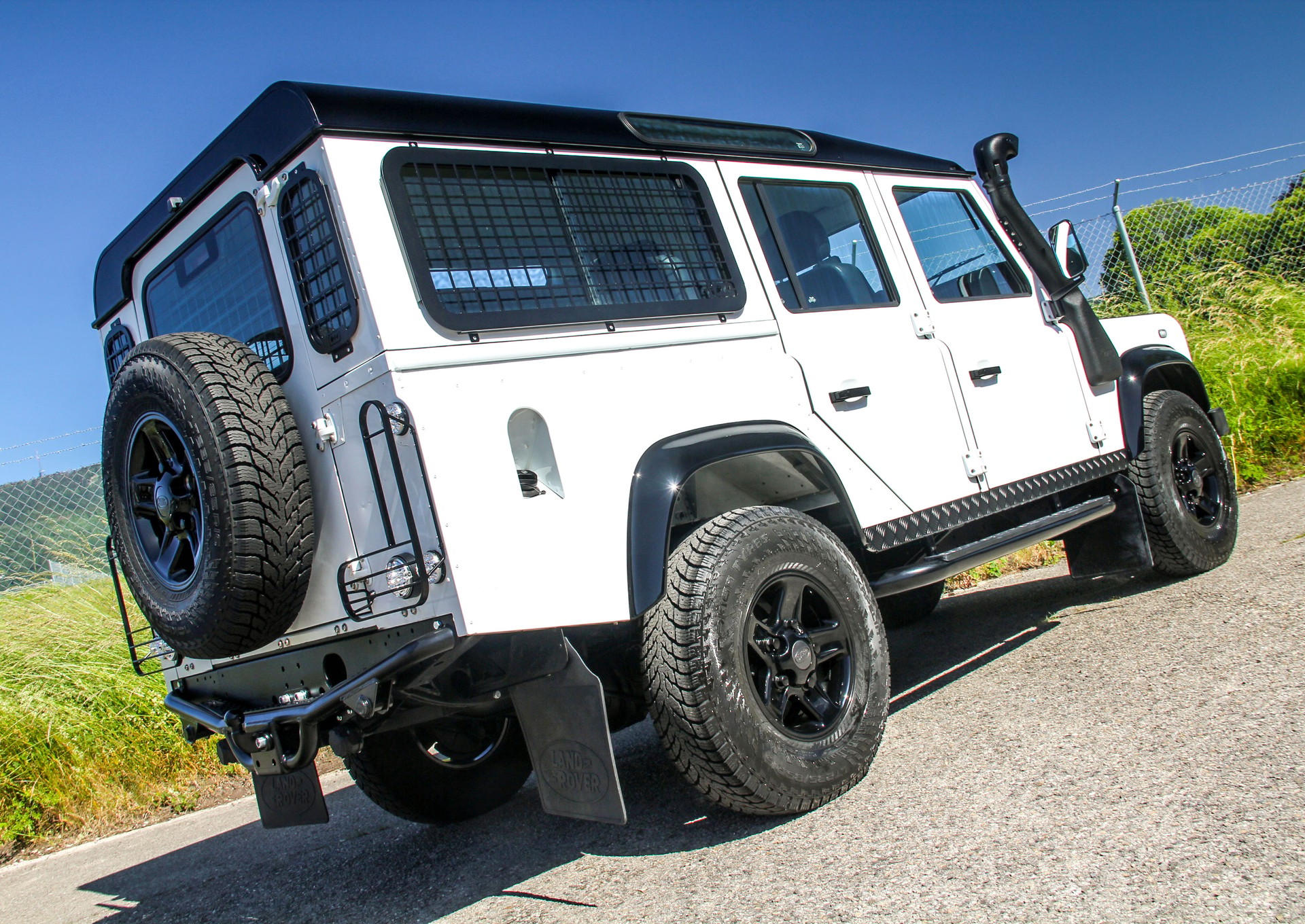 LAND ROVER Defender 110 2.2 TD4 Station Wagon 🇬🇧 ⭐⭐⭐⭐⭐-image-21
