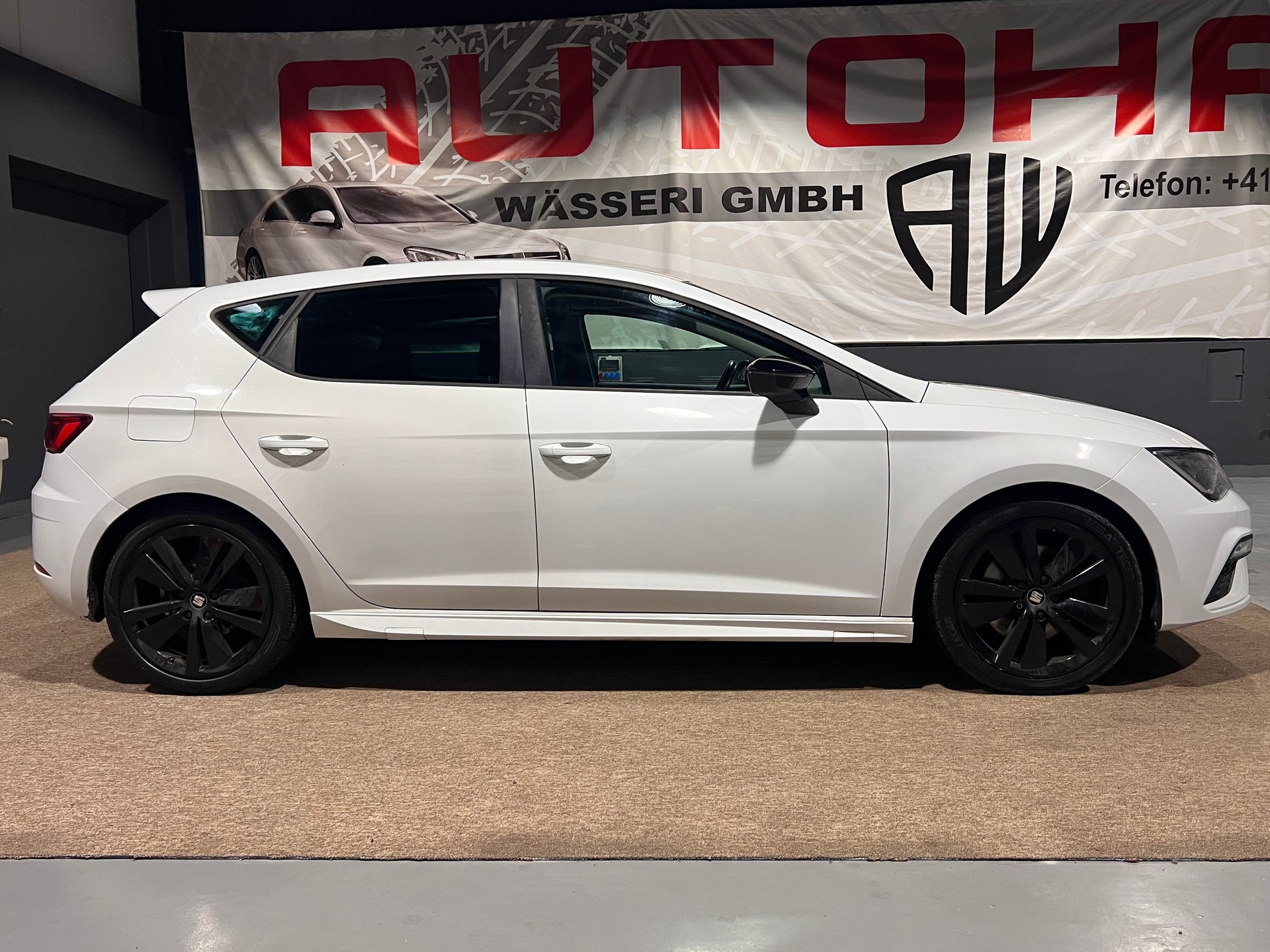 SEAT Leon 1.8 TSI FR Line DSG-showroom-element-1