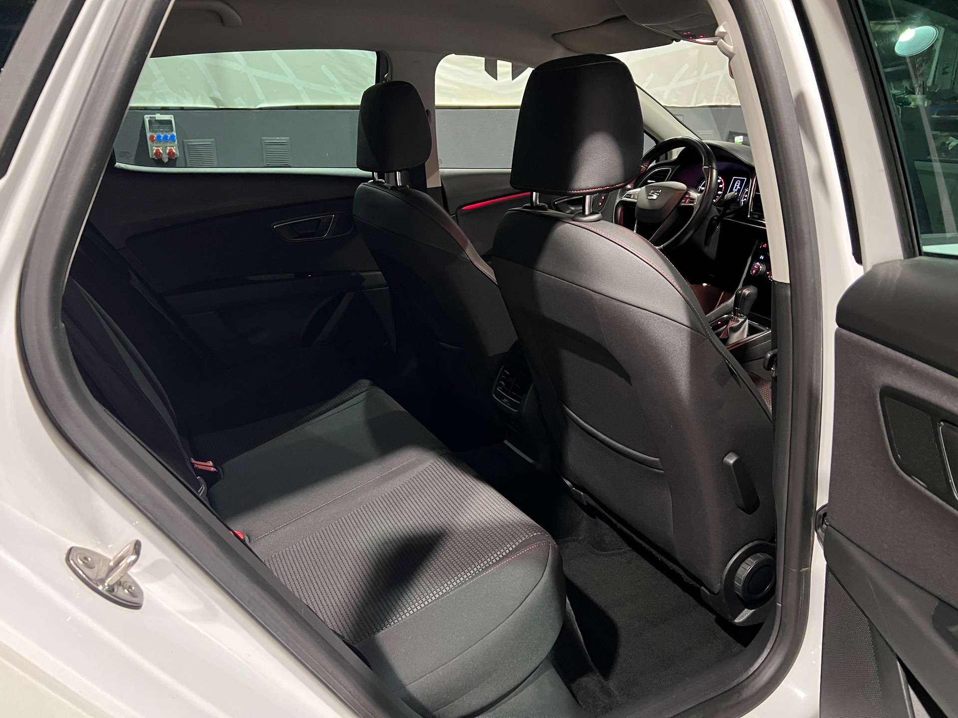 SEAT Leon 1.8 TSI FR Line DSG-image-15