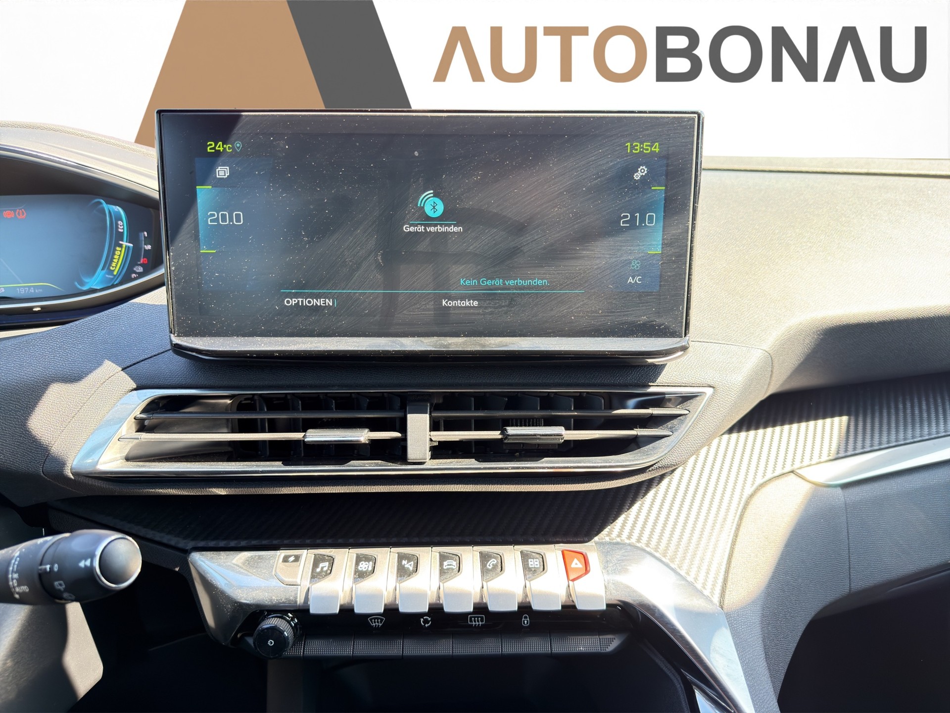 PEUGEOT 2008 1.2 Hybrid 145 Style-image-21